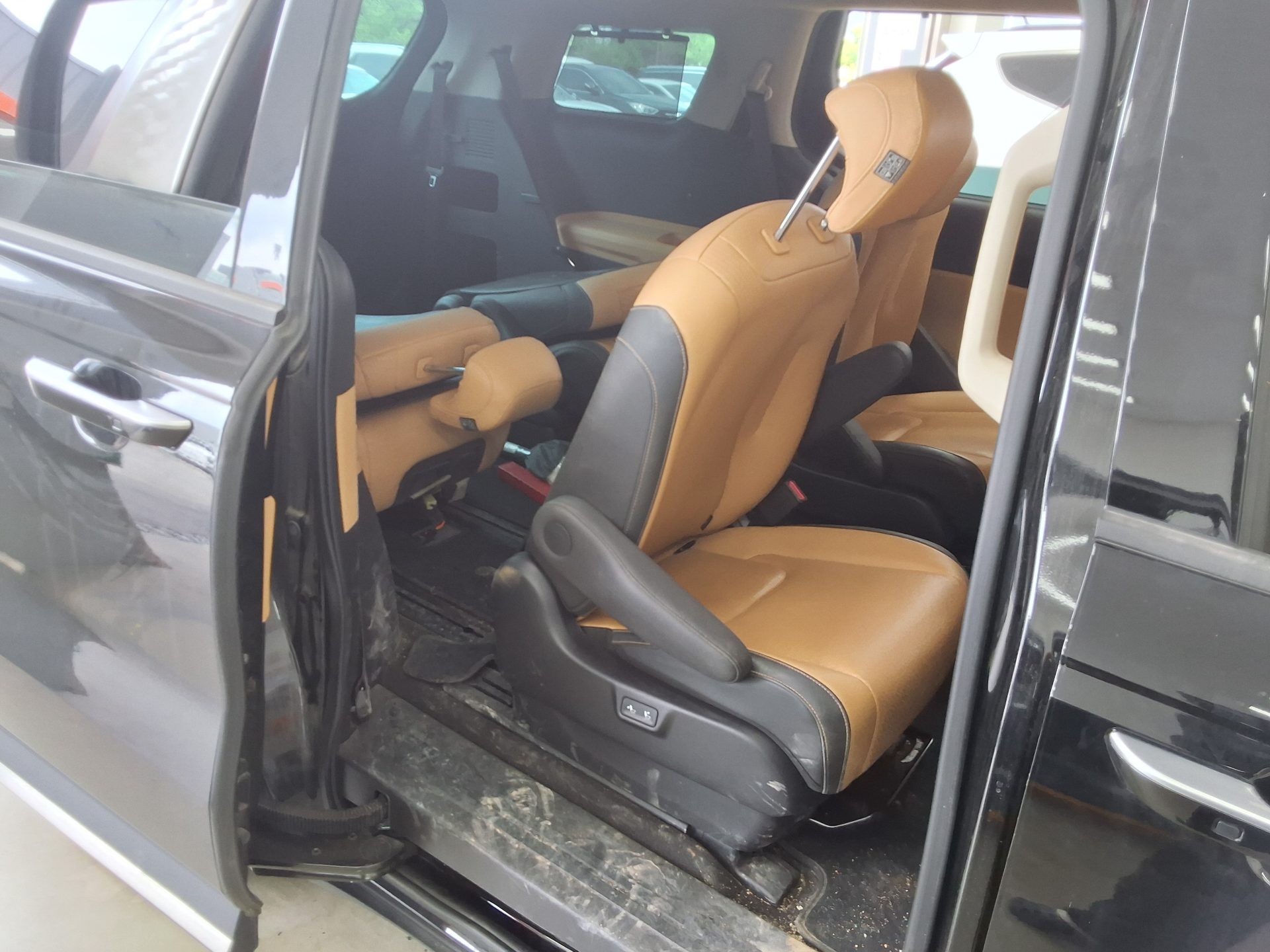 2023 - kia carnival