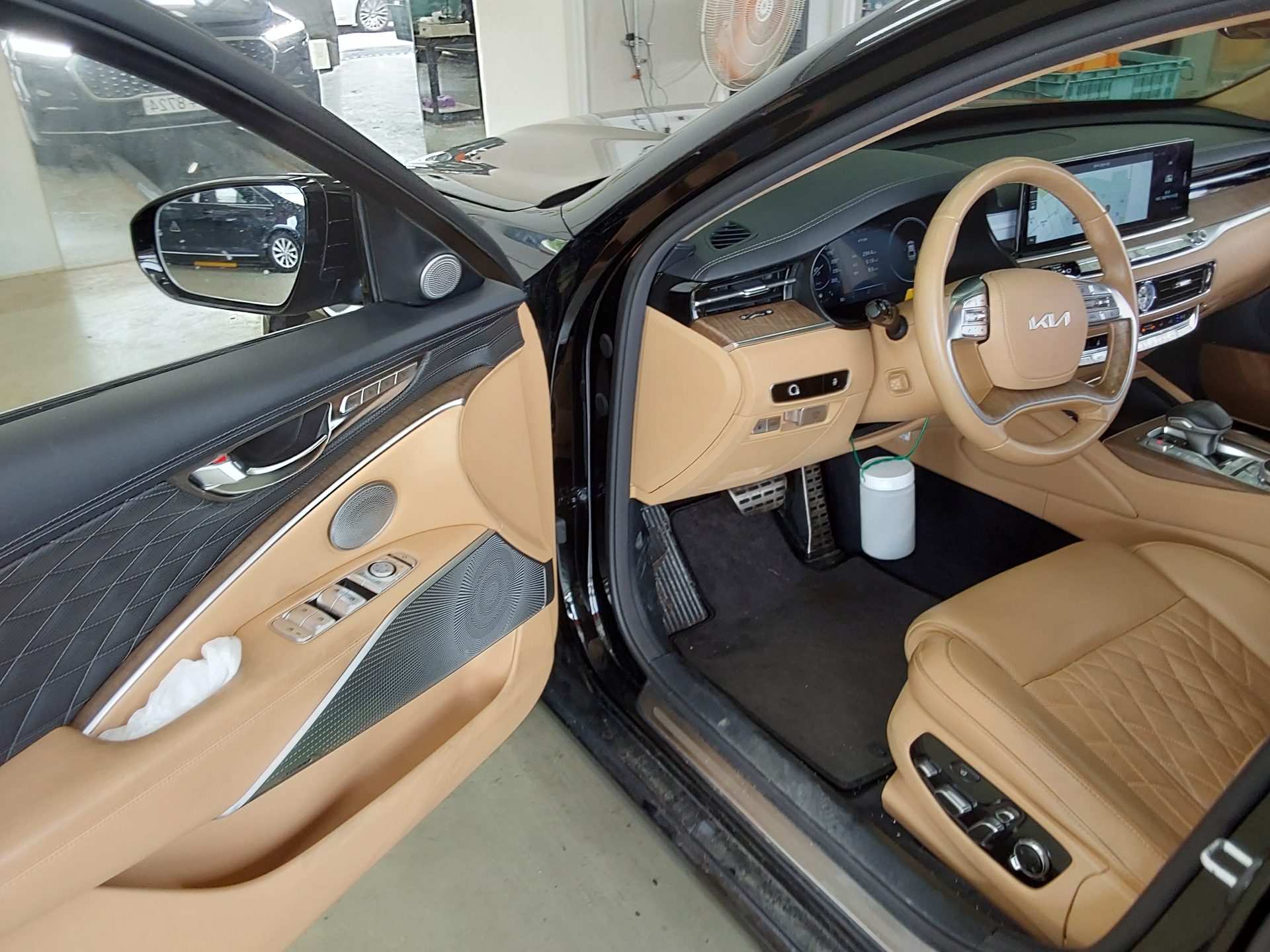 2023 - kia k9
