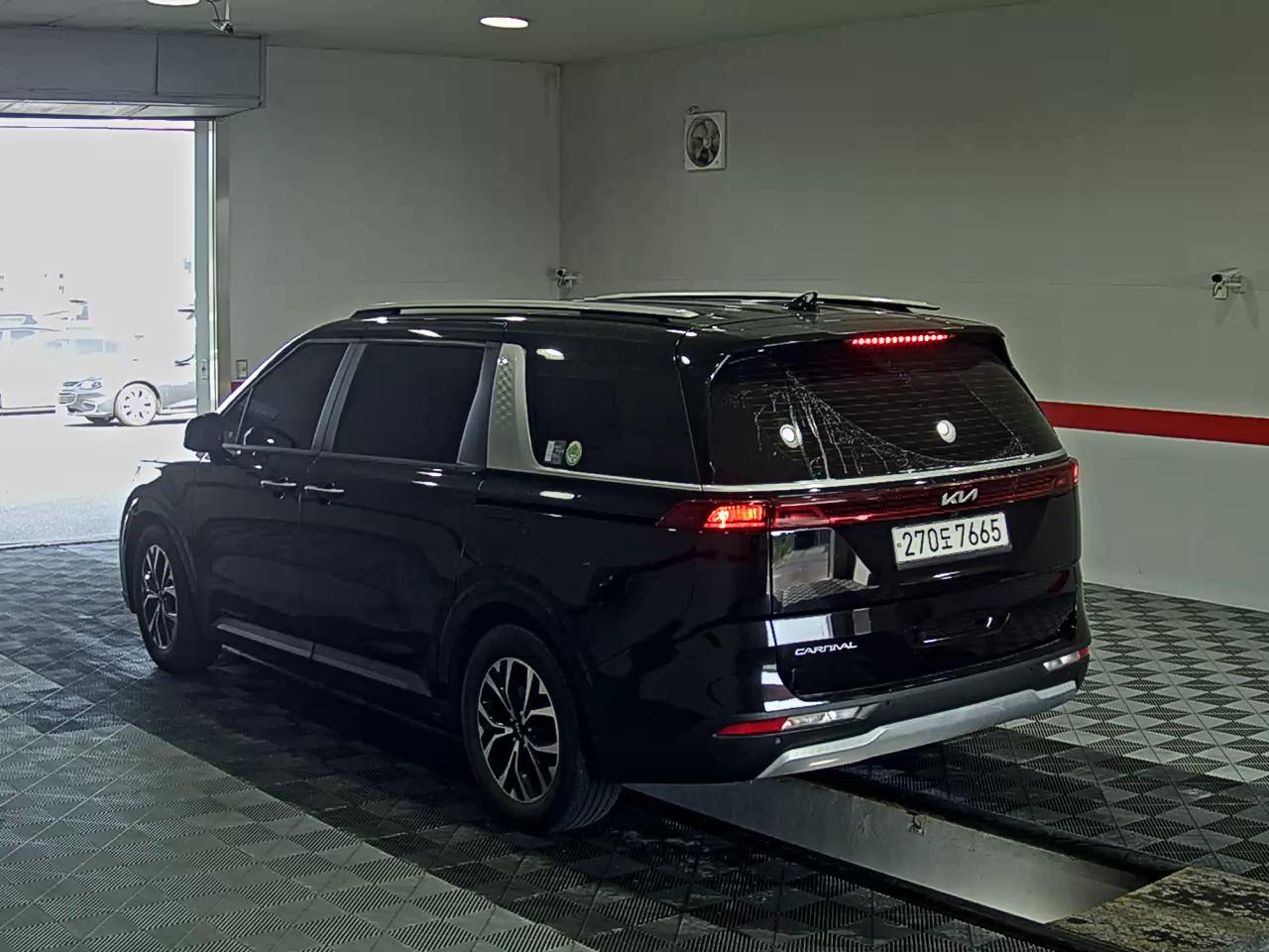 2023 - kia carnival