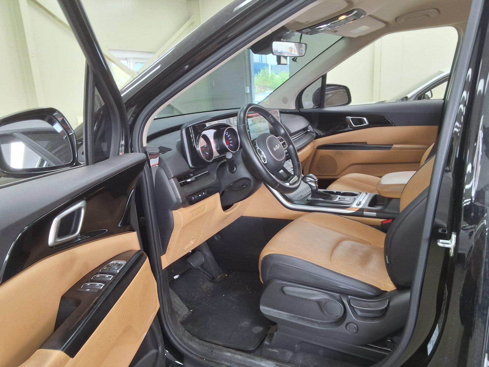2023 - kia carnival