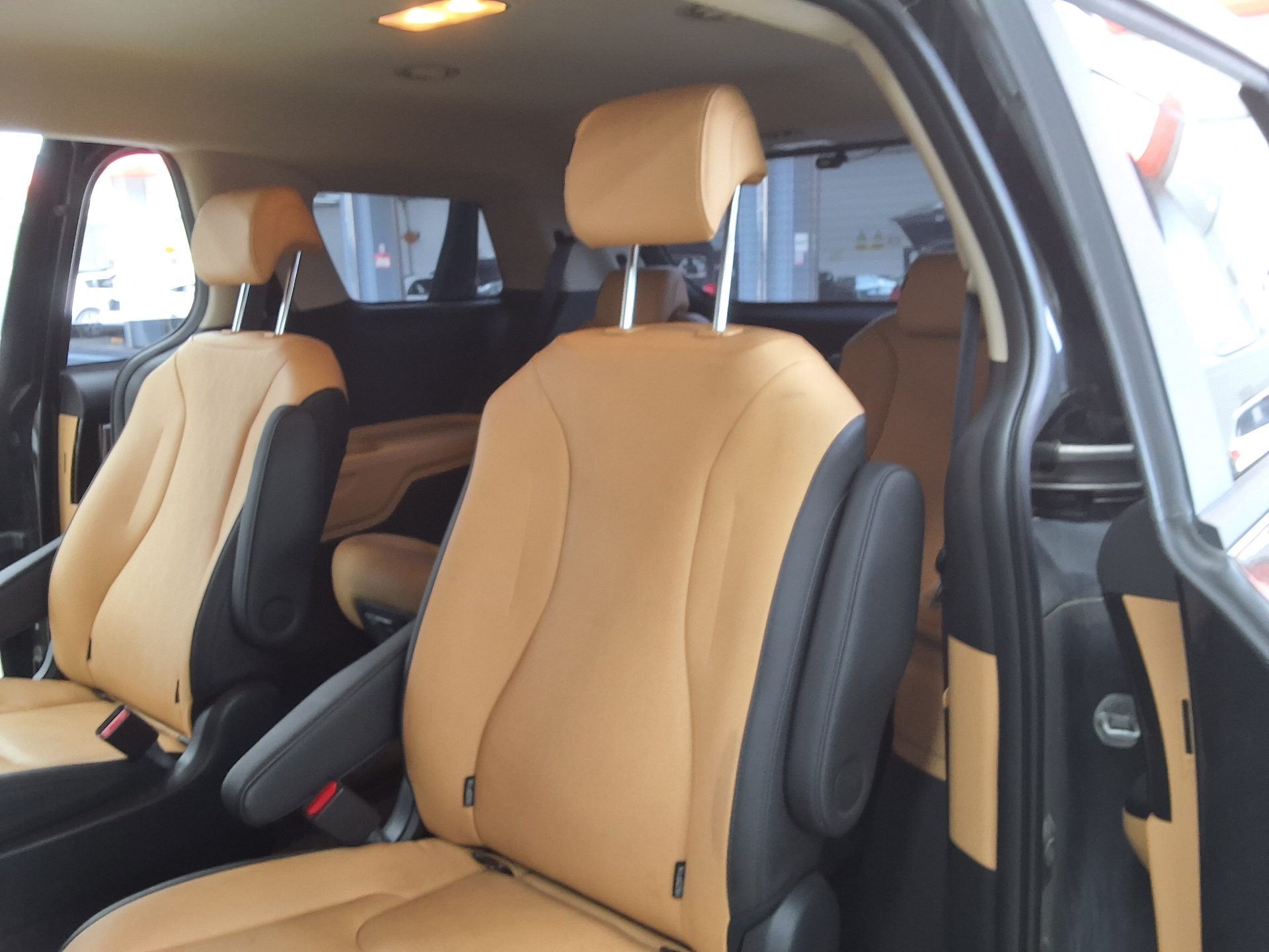 2023 - kia carnival