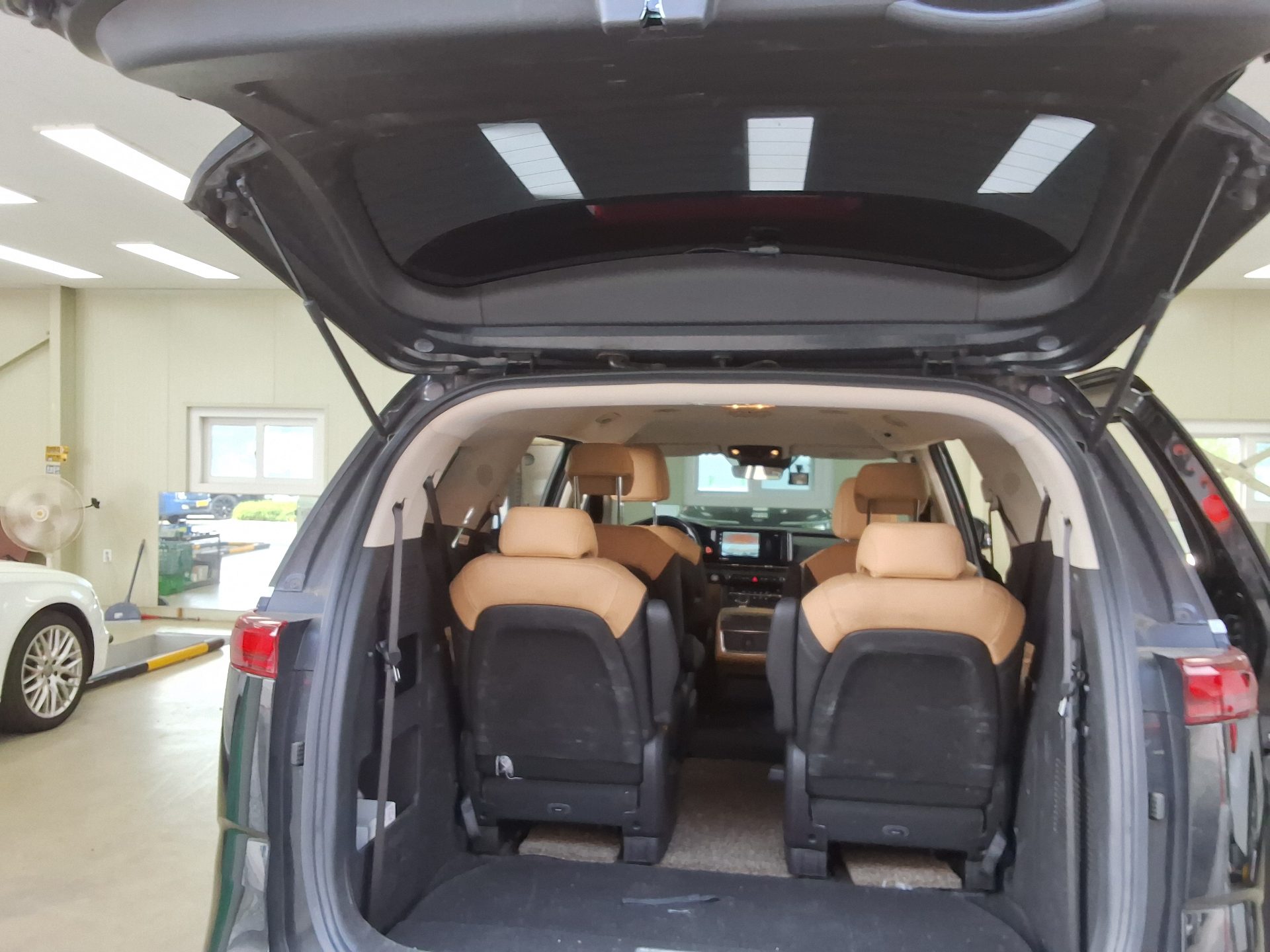 2023 - kia carnival