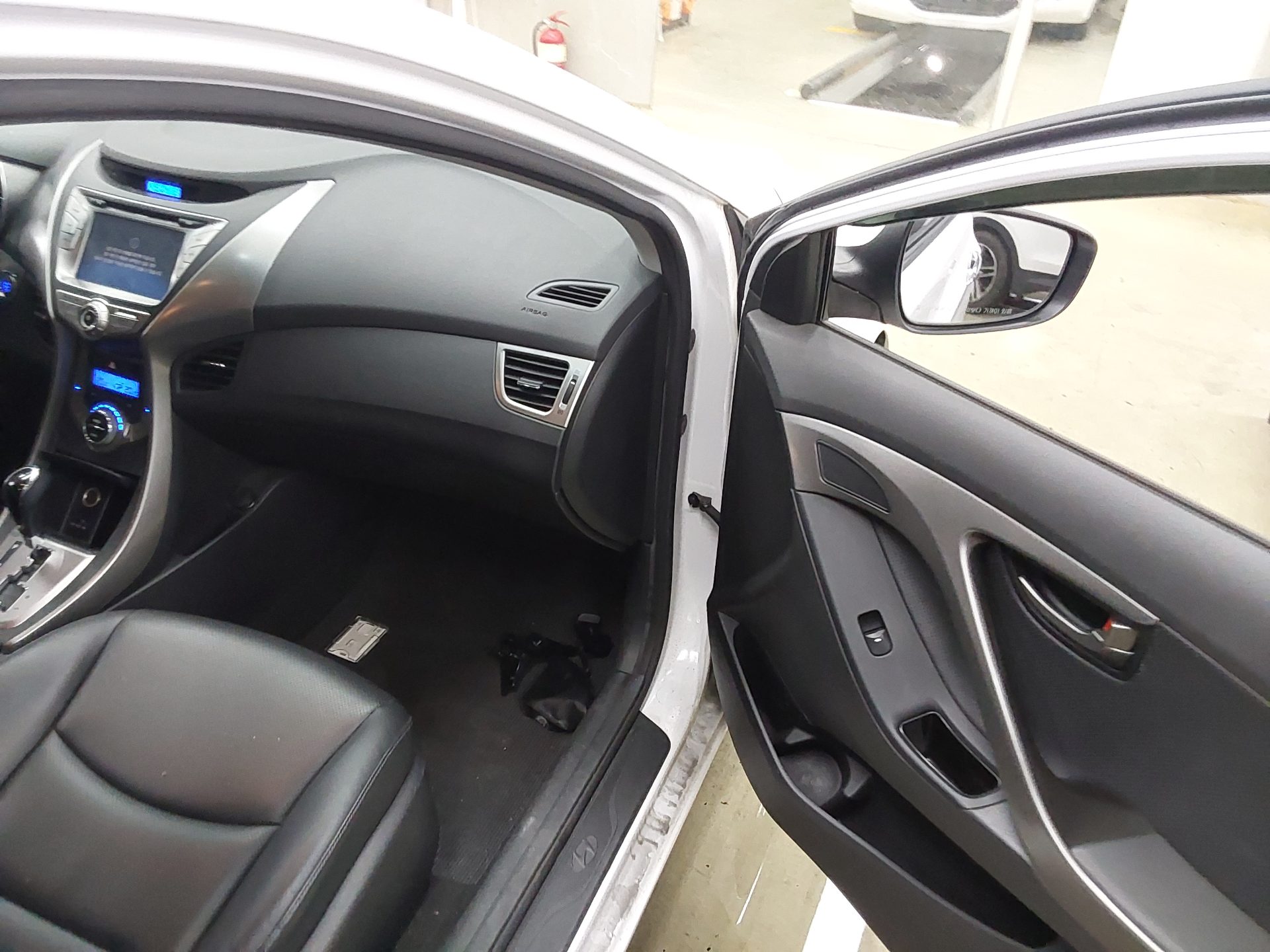 2014 - hyundai avante