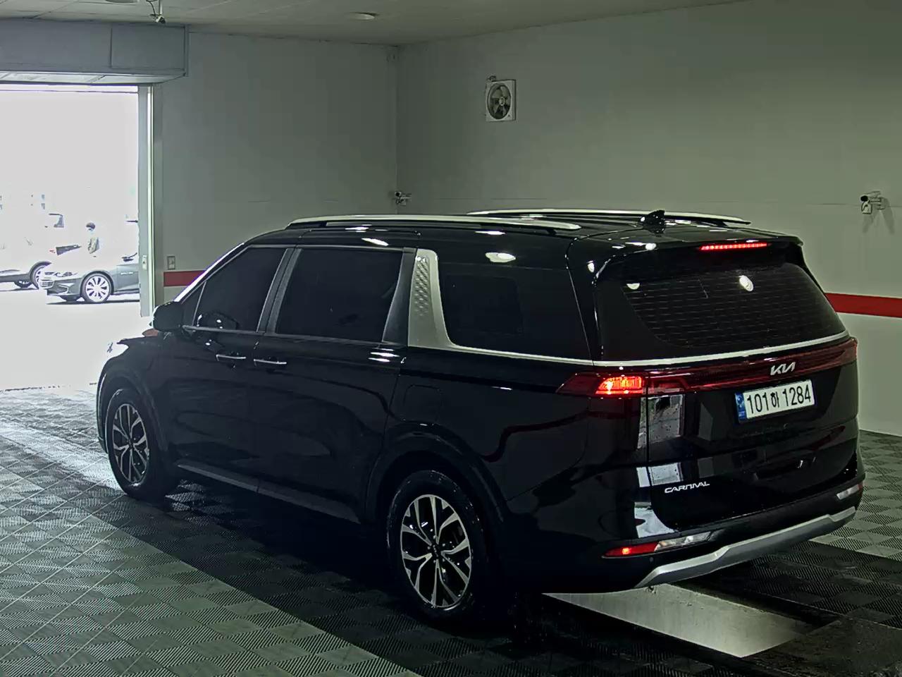 2023 - kia carnival