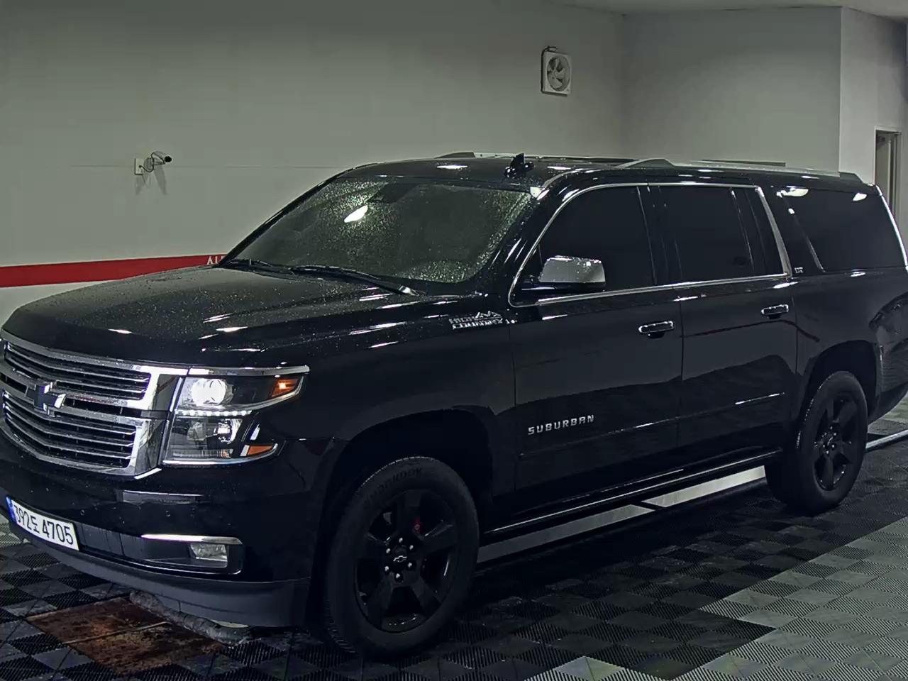 CHEVROLET SUBURBAN (11TH GEN) V8