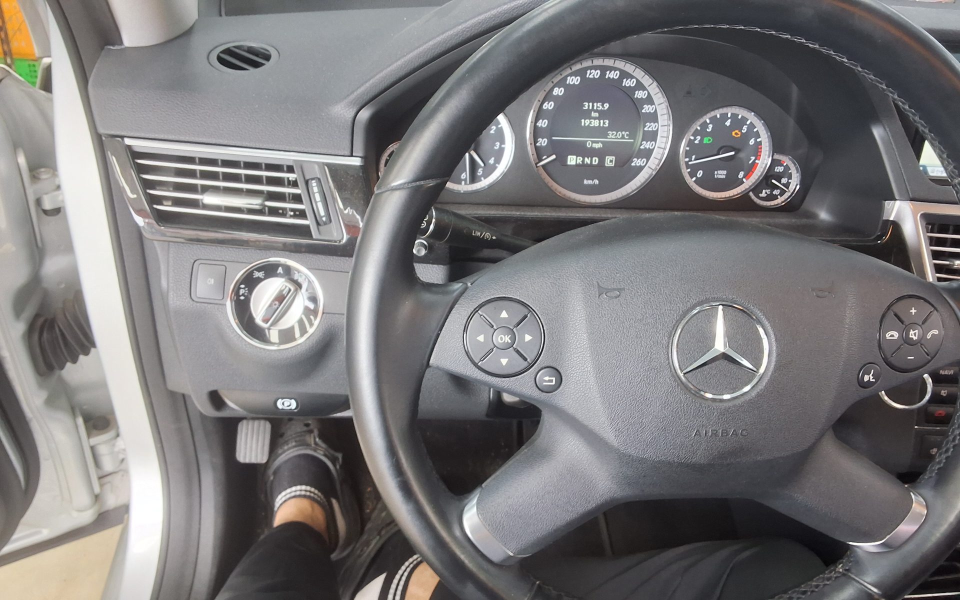 2010 - mercedes-benz e200