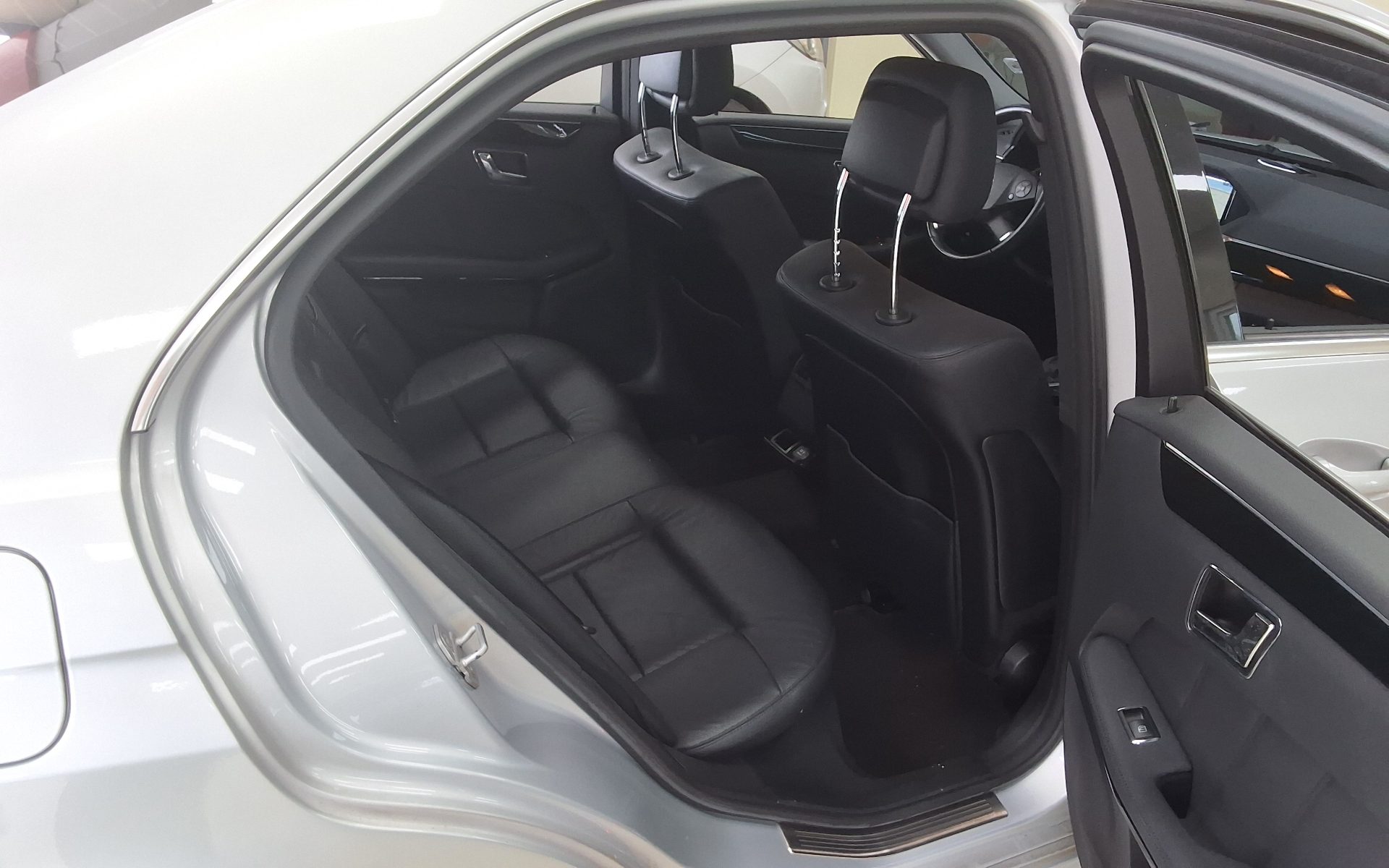 2010 - mercedes-benz e200