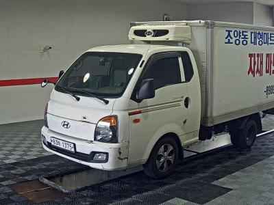 HYUNDAI PORTER II FREEZER BOX TRUCK SUPER CAB TWIN COMPRESSOR
