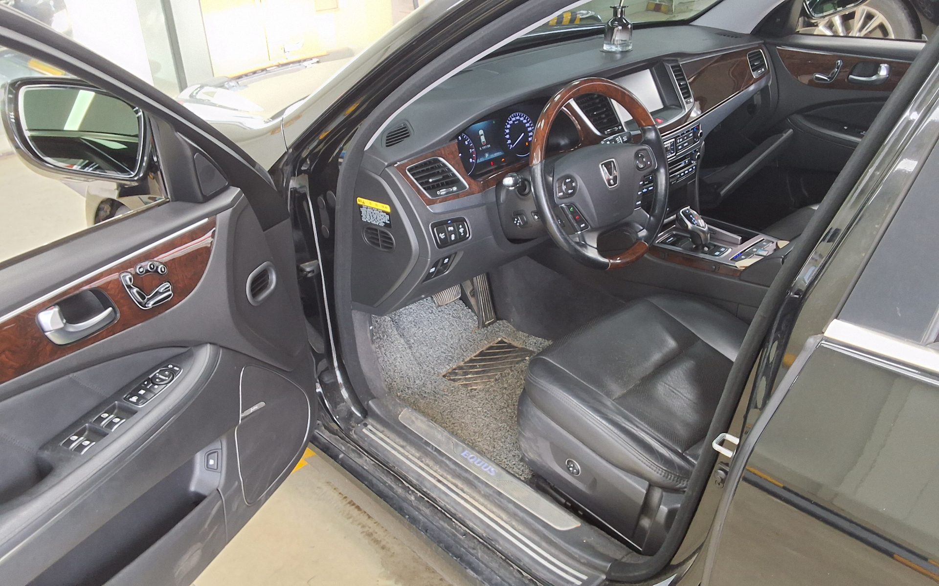 2015 - hyundai equus