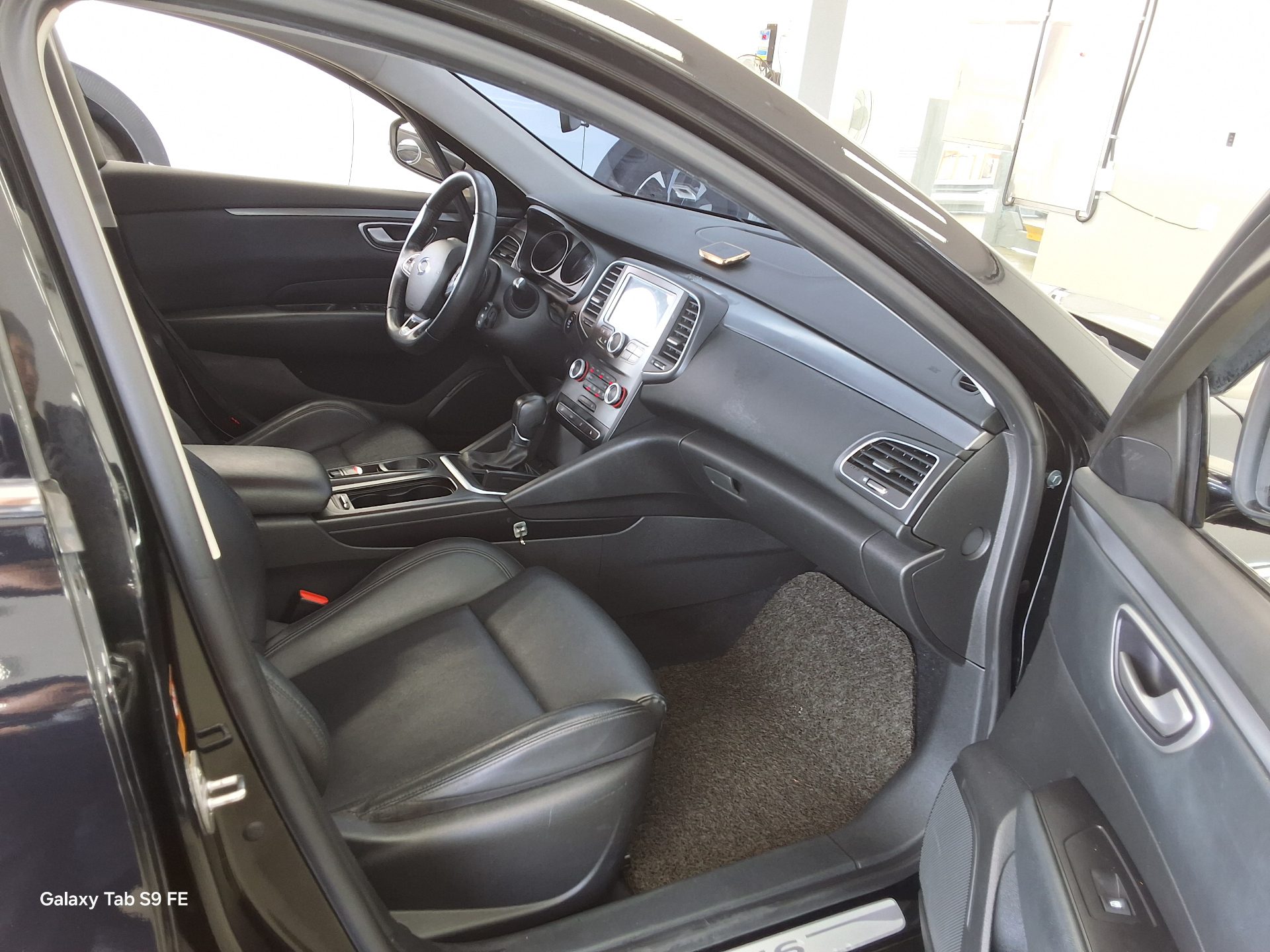 2016 - renault sm6