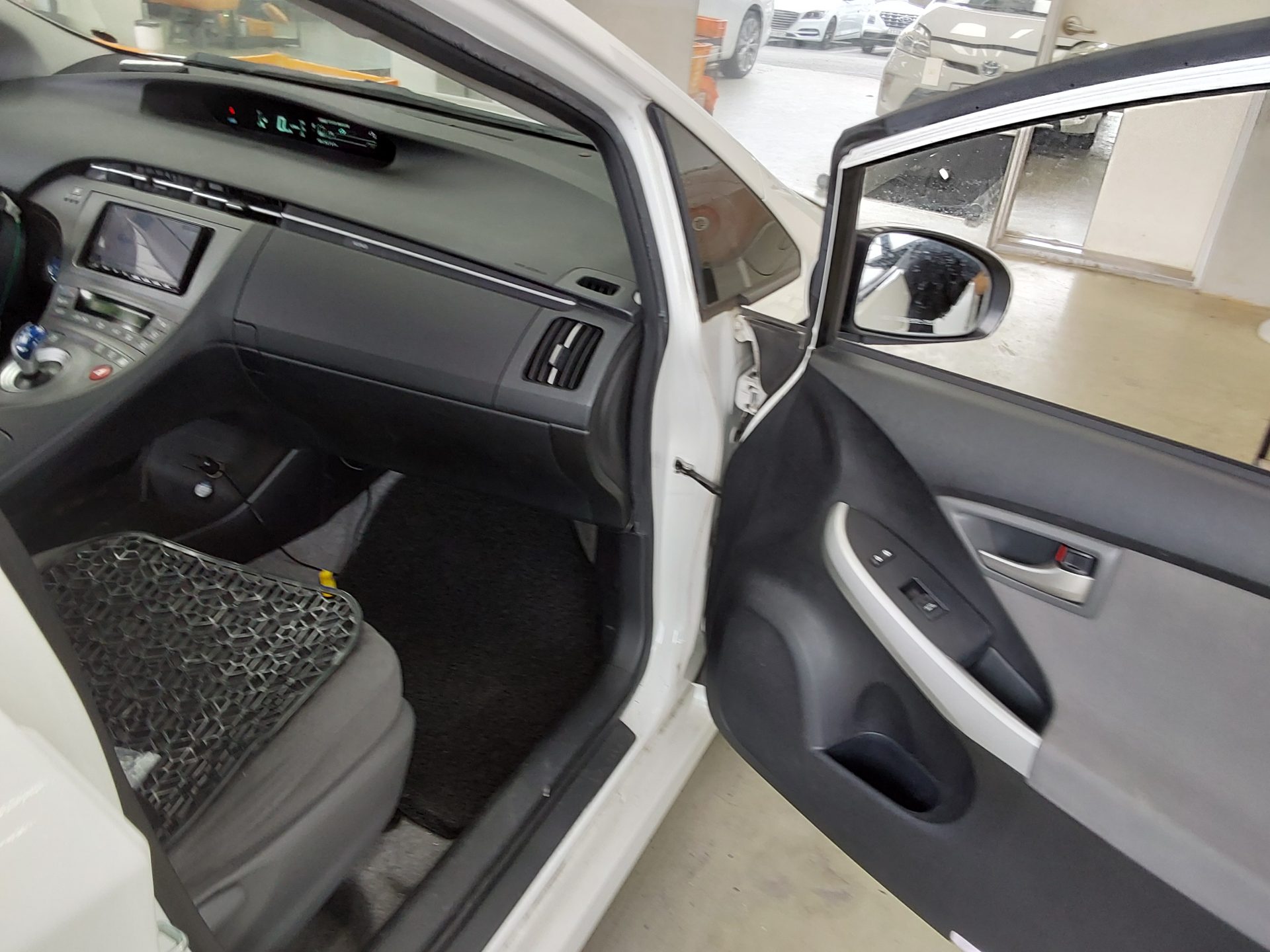 2012 - toyota prius