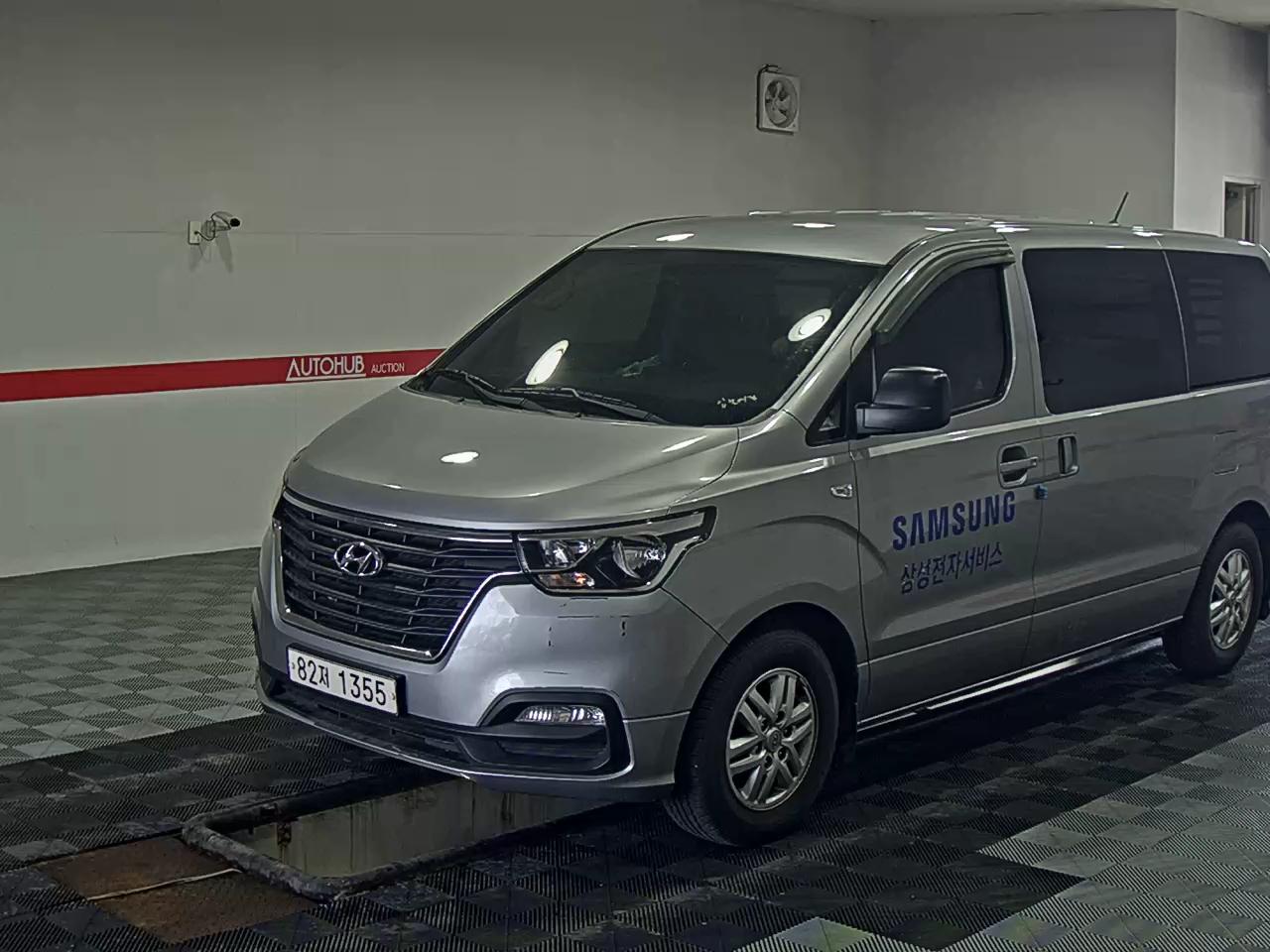 HYUNDAI GRAND STAREX