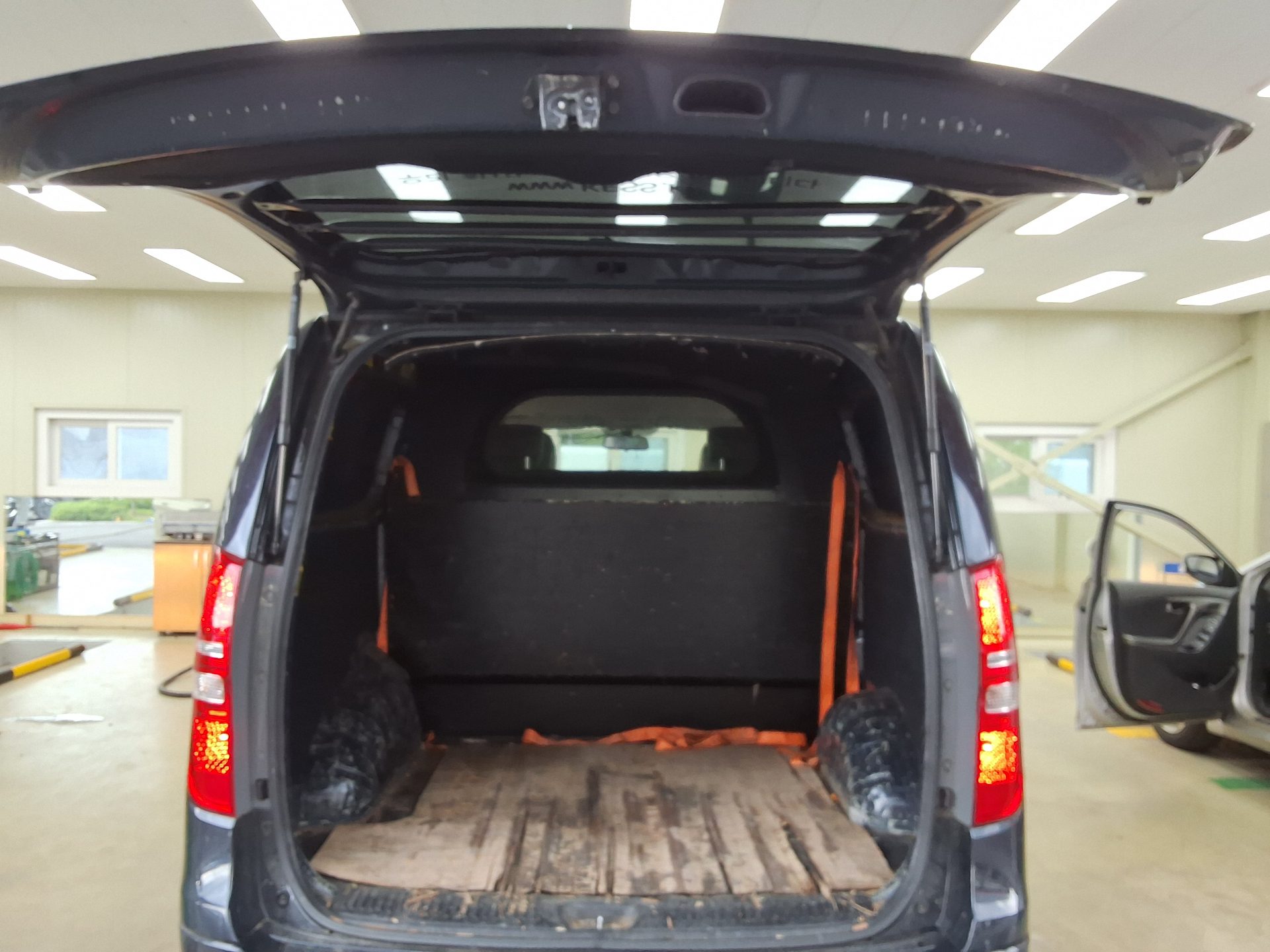 2019 - hyundai grand starex