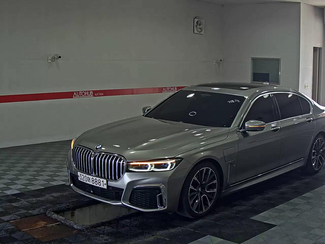 2021 - bmw m7