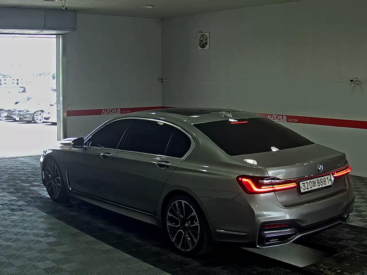 2021 - bmw m7