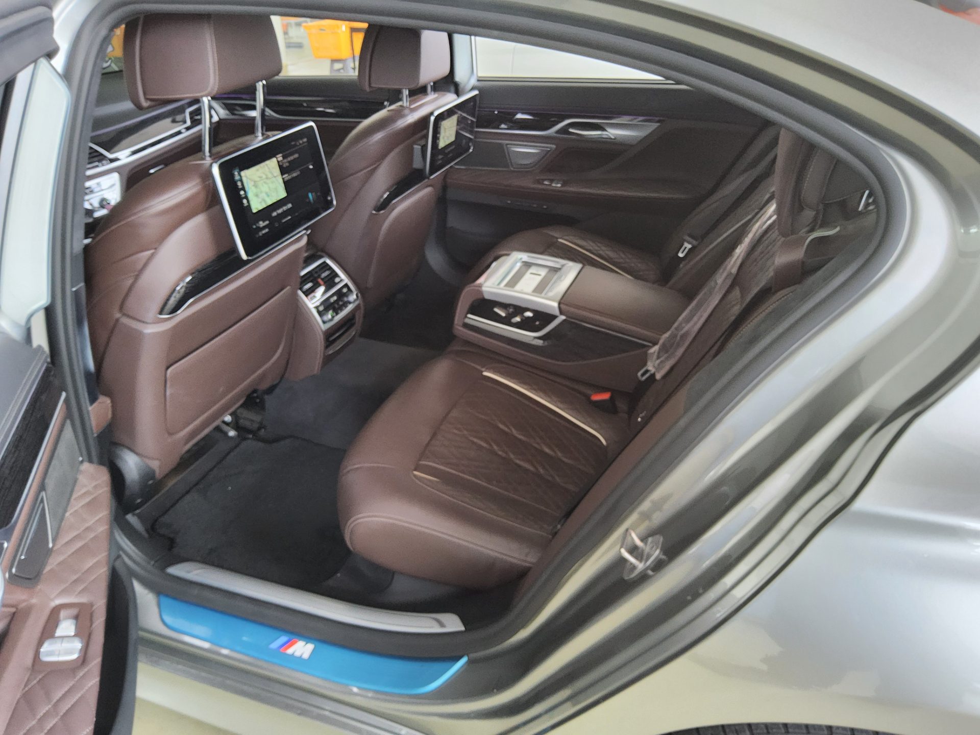 2021 - bmw m7