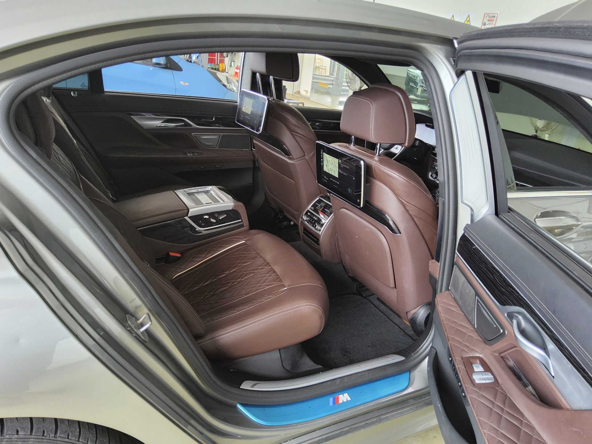 2021 - bmw m7