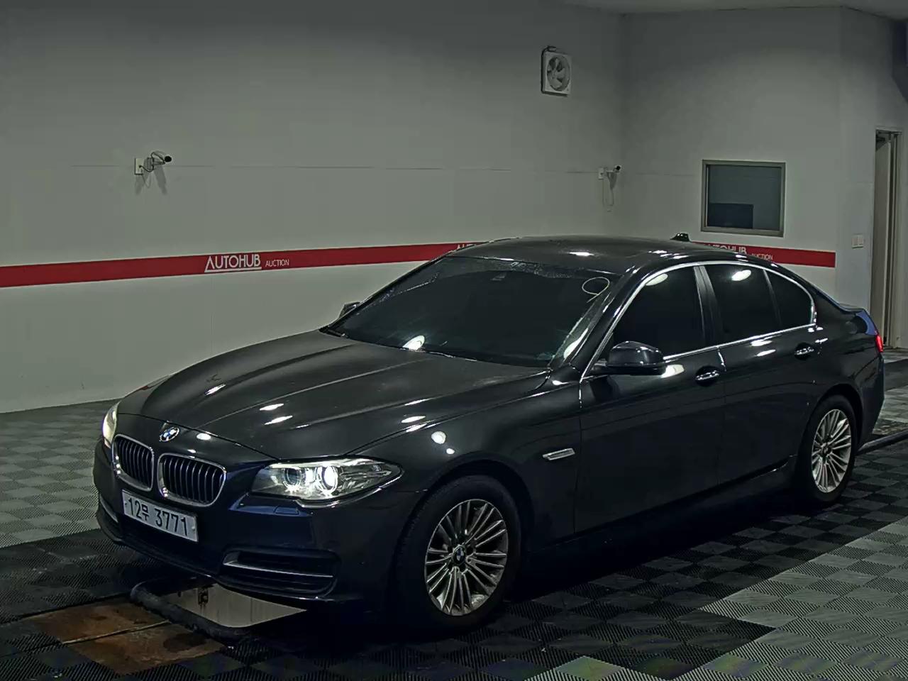 BMW 5 SERIES (6TH GEN) 520d xDrive