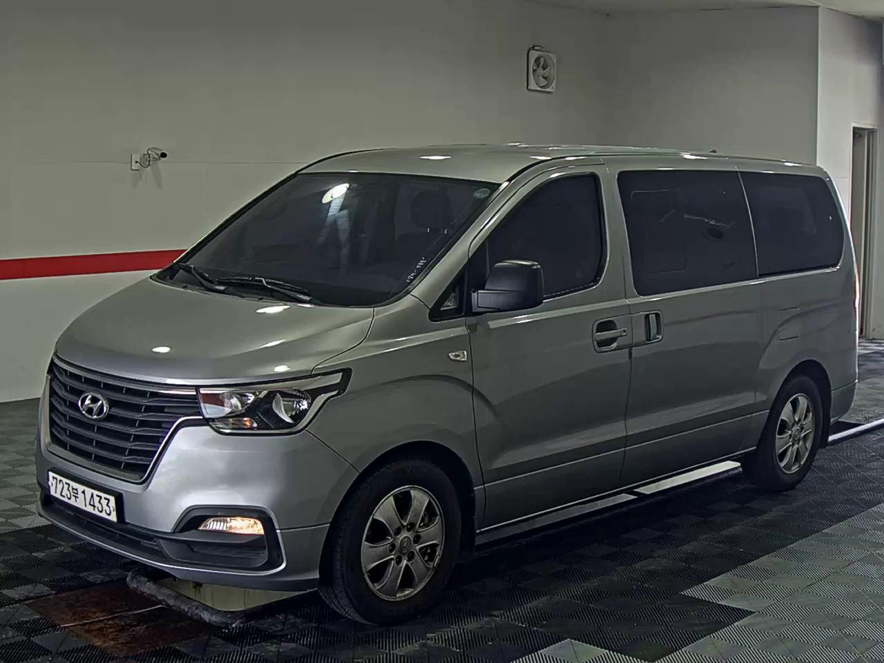 HYUNDAI GRAND STAREX