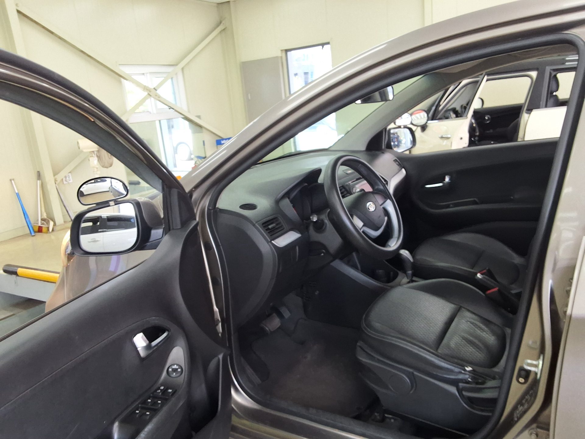2012 - kia morning