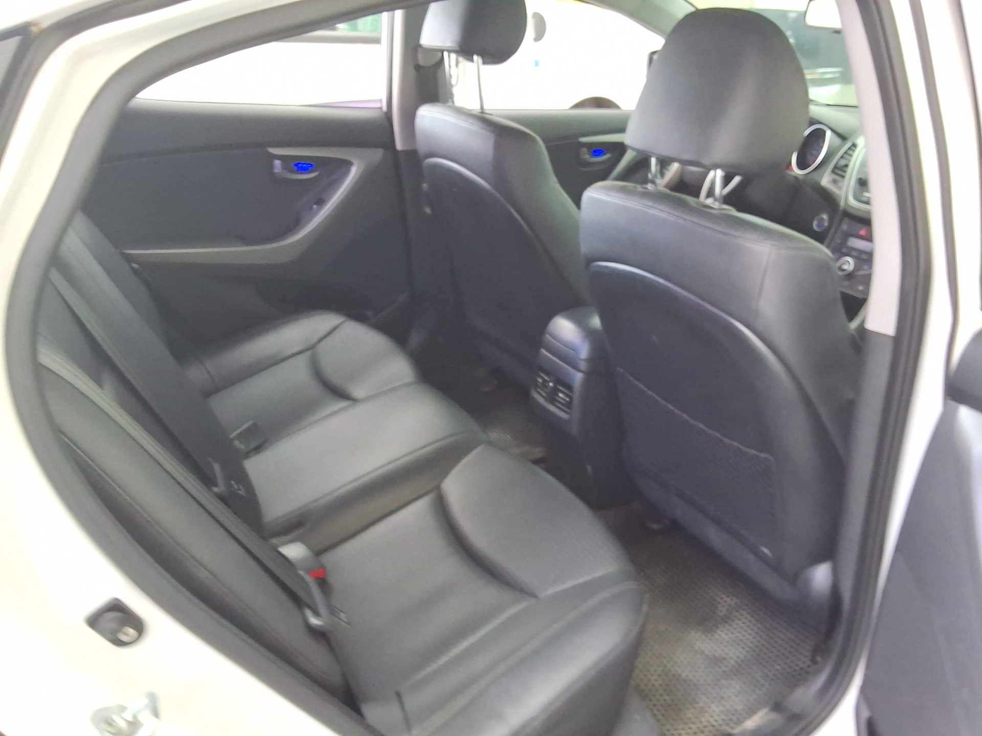 2015 - hyundai avante
