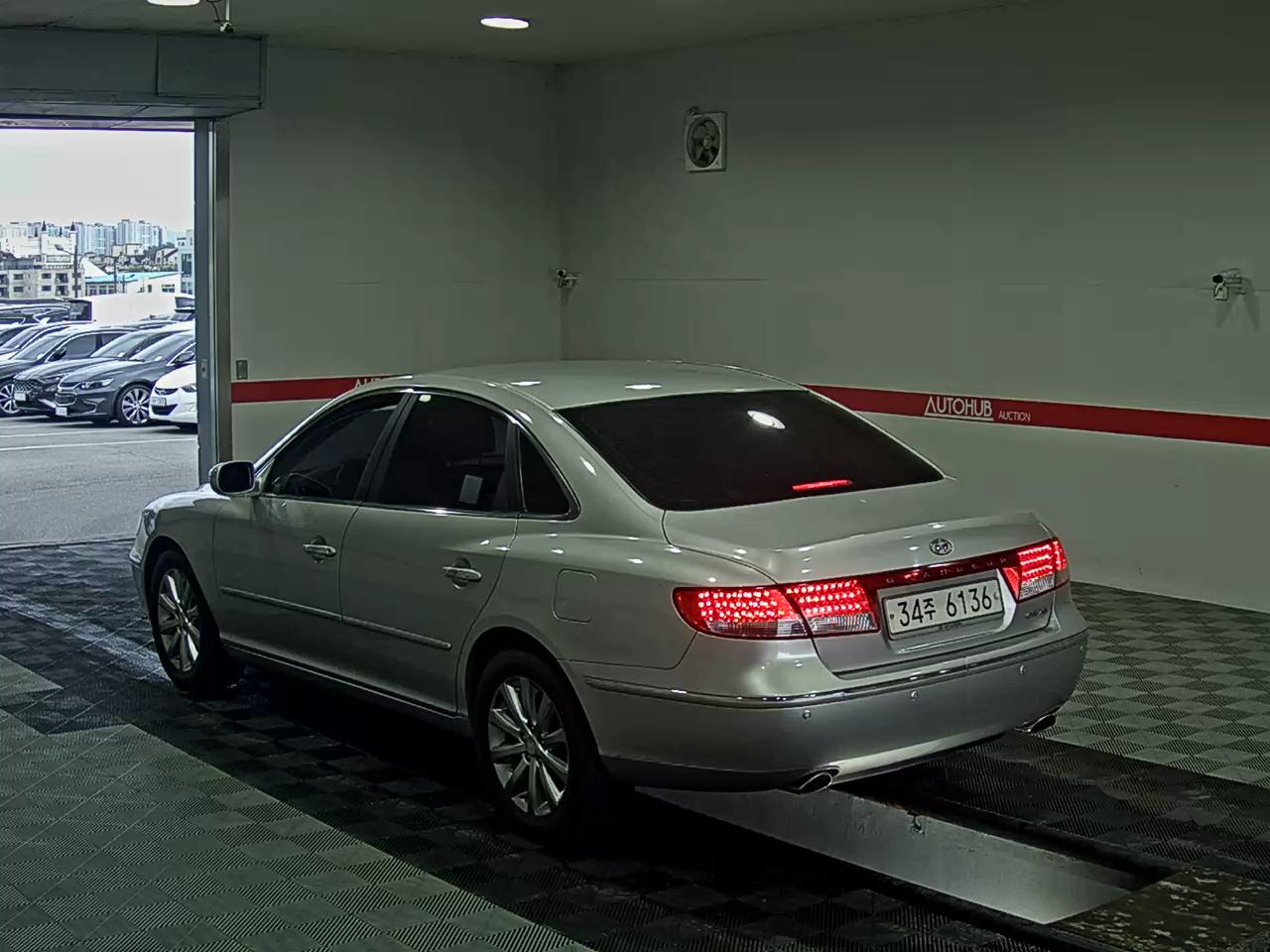 2010 - hyundai grandeur