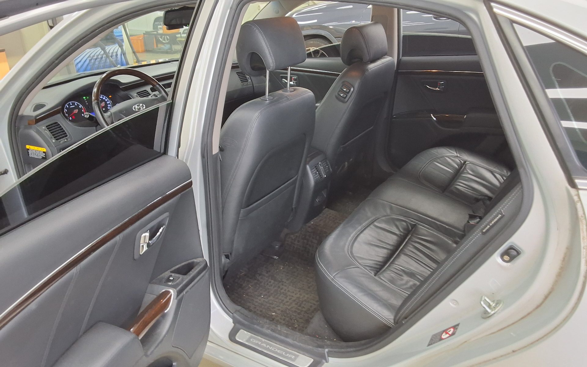 2010 - hyundai grandeur