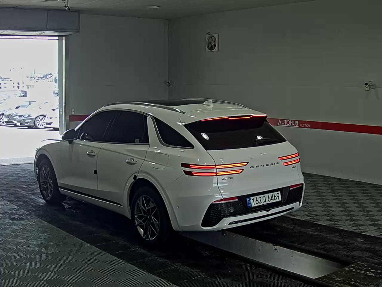 2021 - genesis gv70