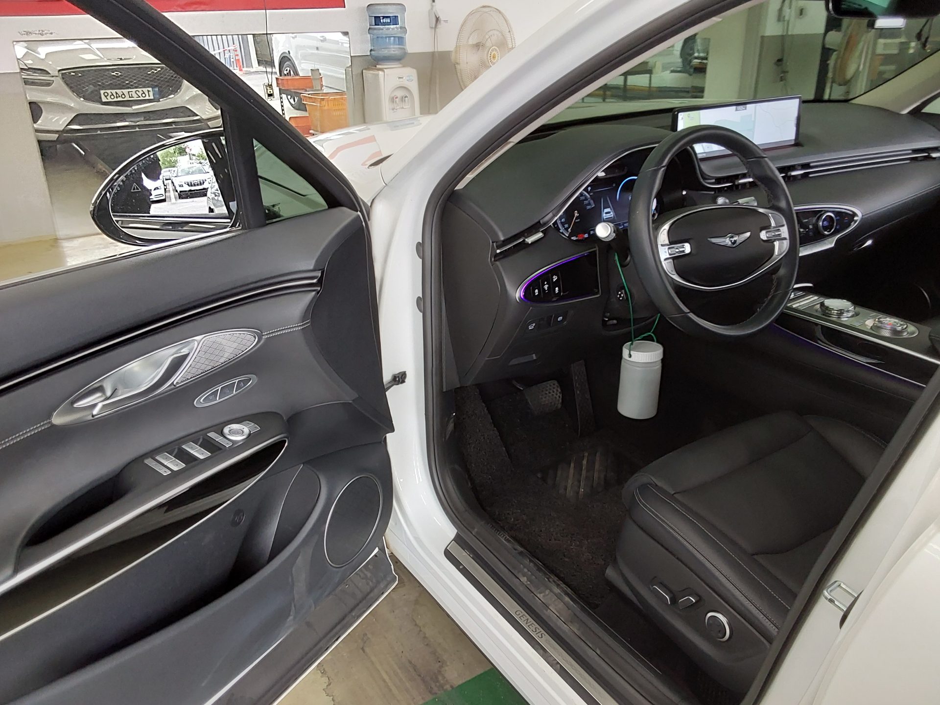 2021 - genesis gv70