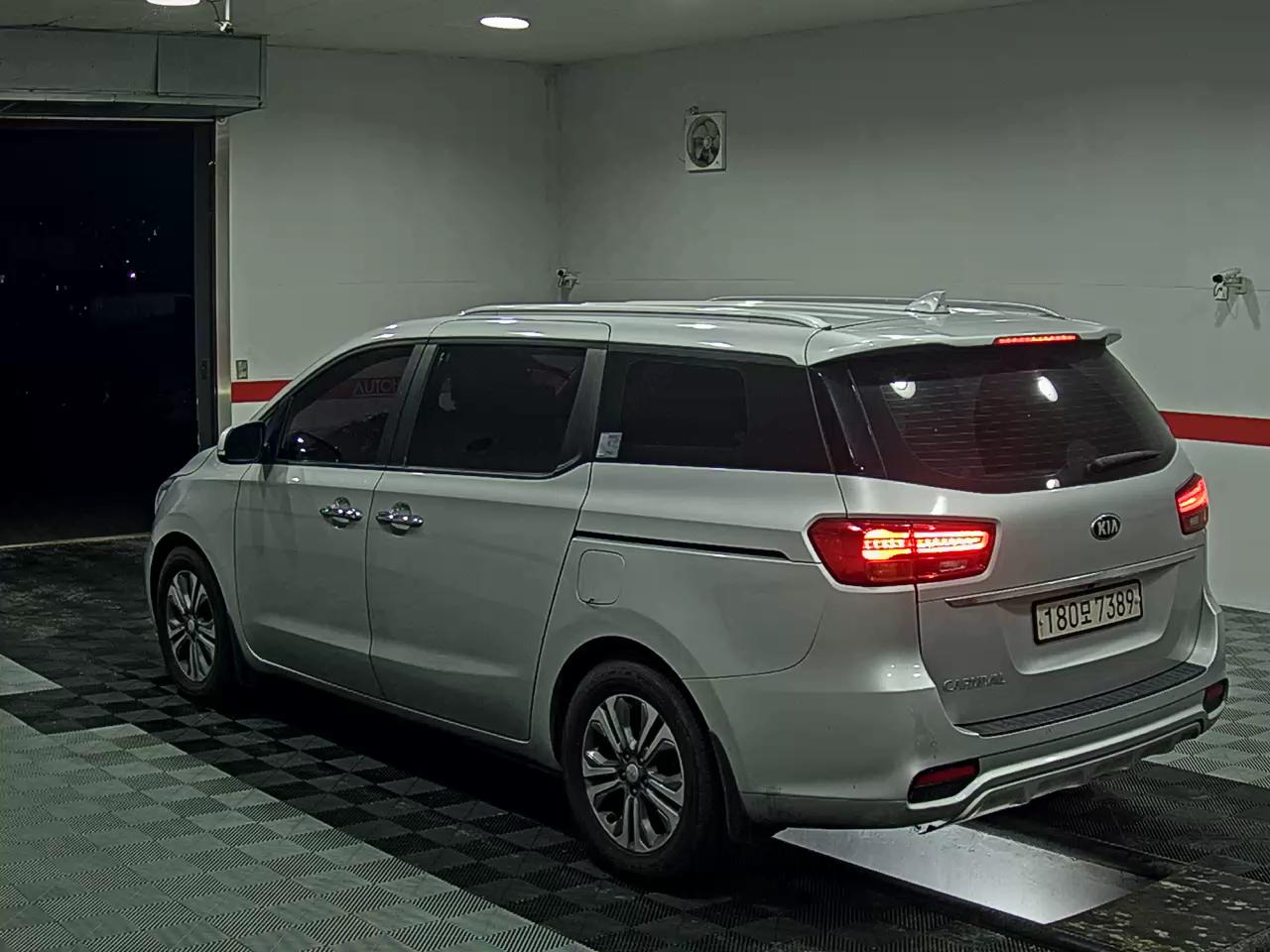 2020 - kia carnival