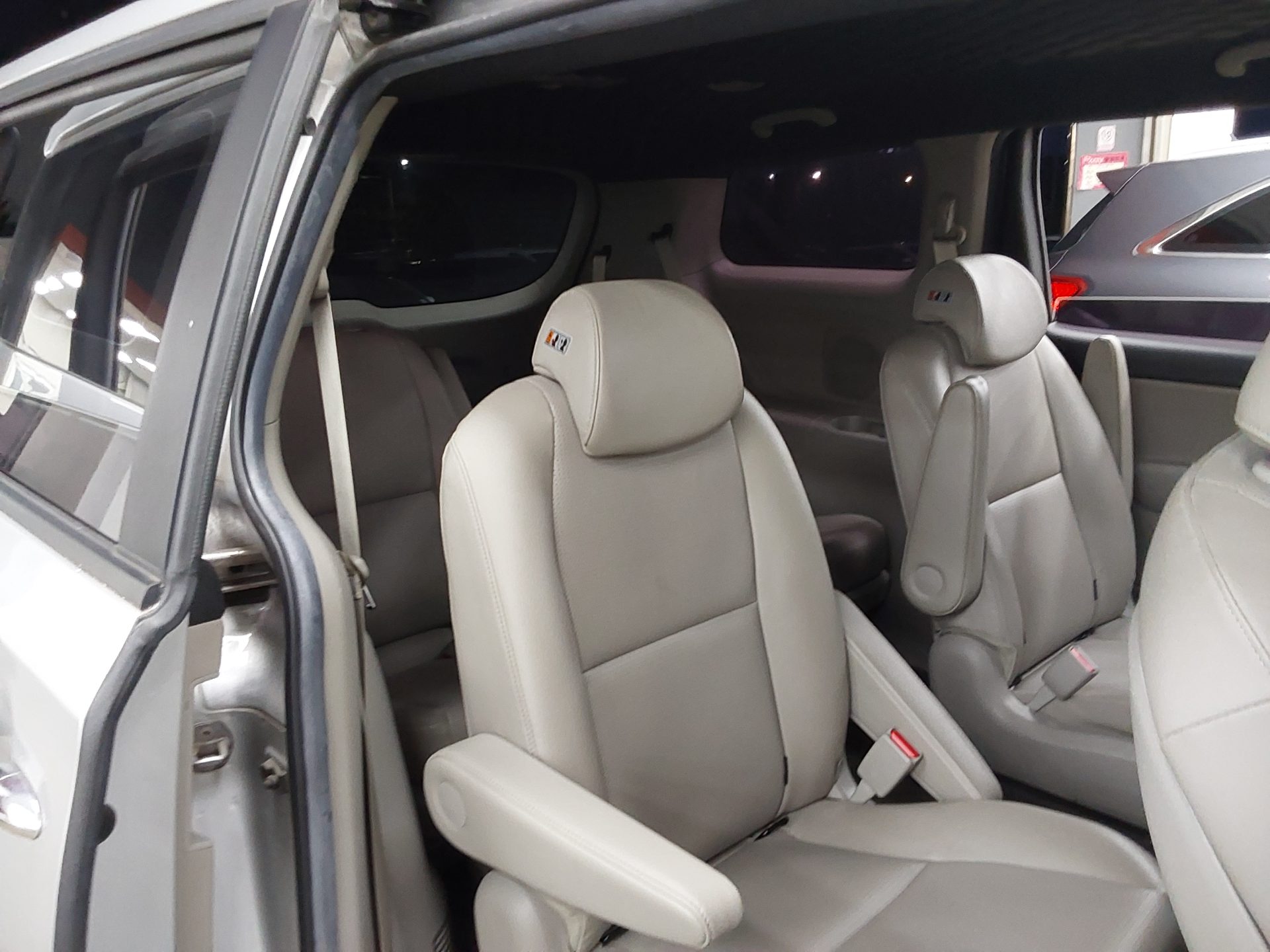 2020 - kia carnival