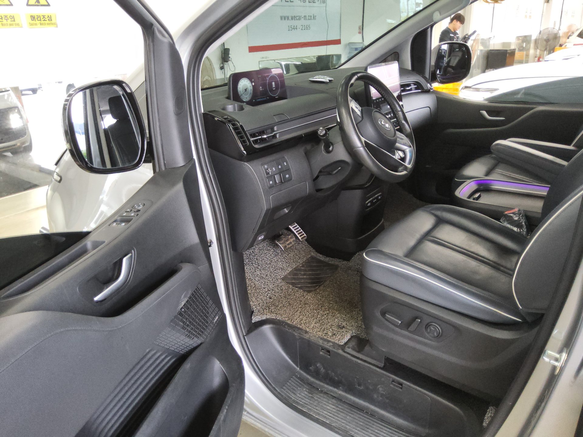 2022 - hyundai staria