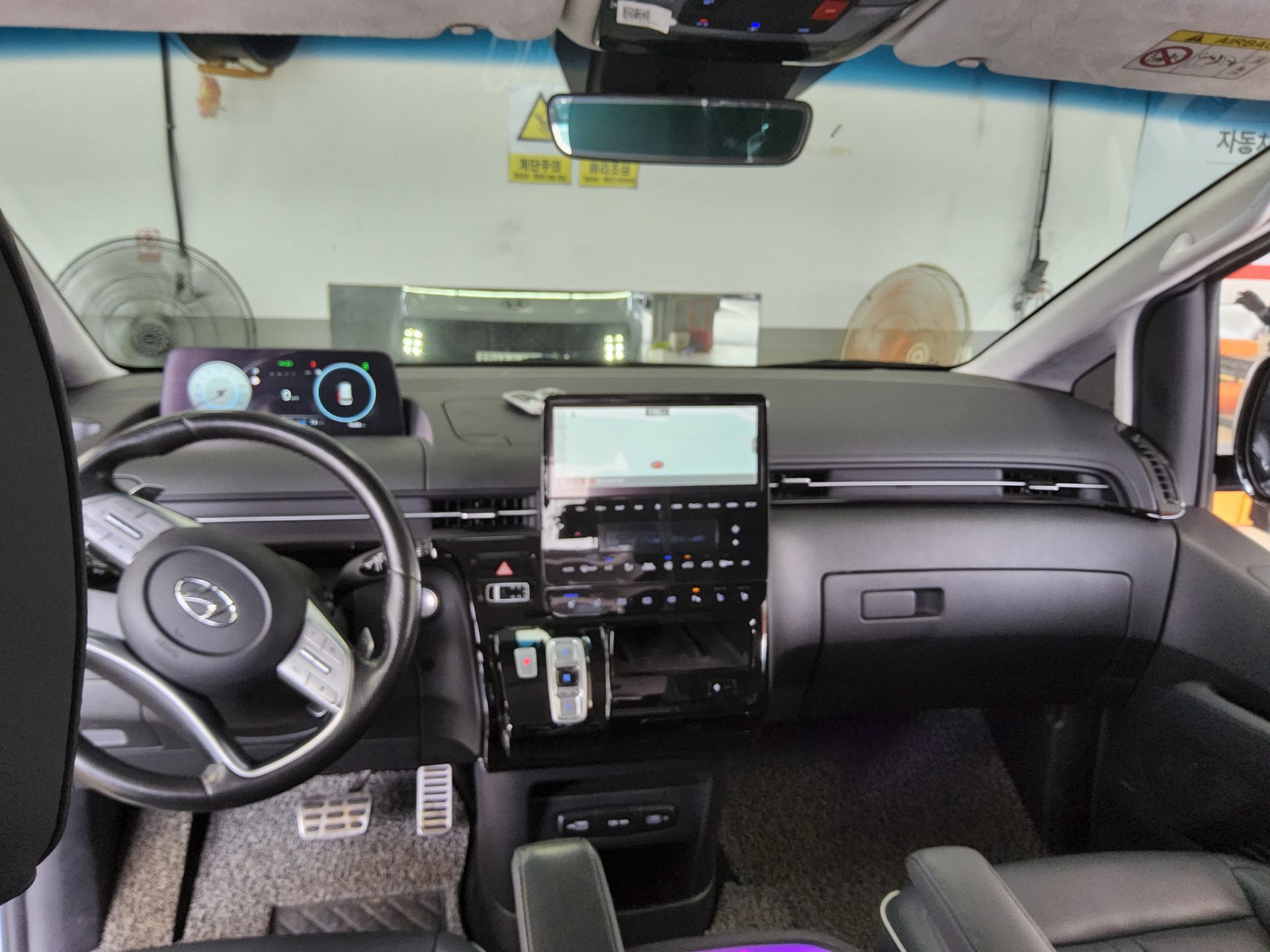 2022 - hyundai staria