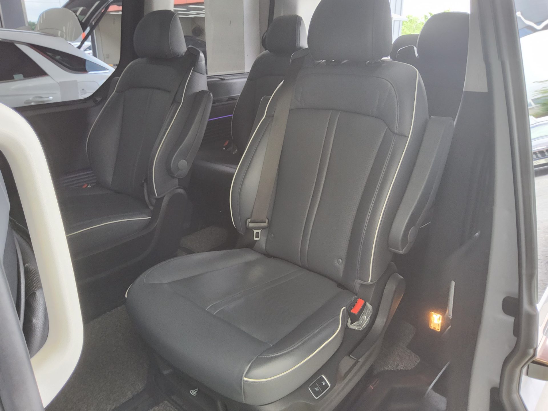 2022 - hyundai staria
