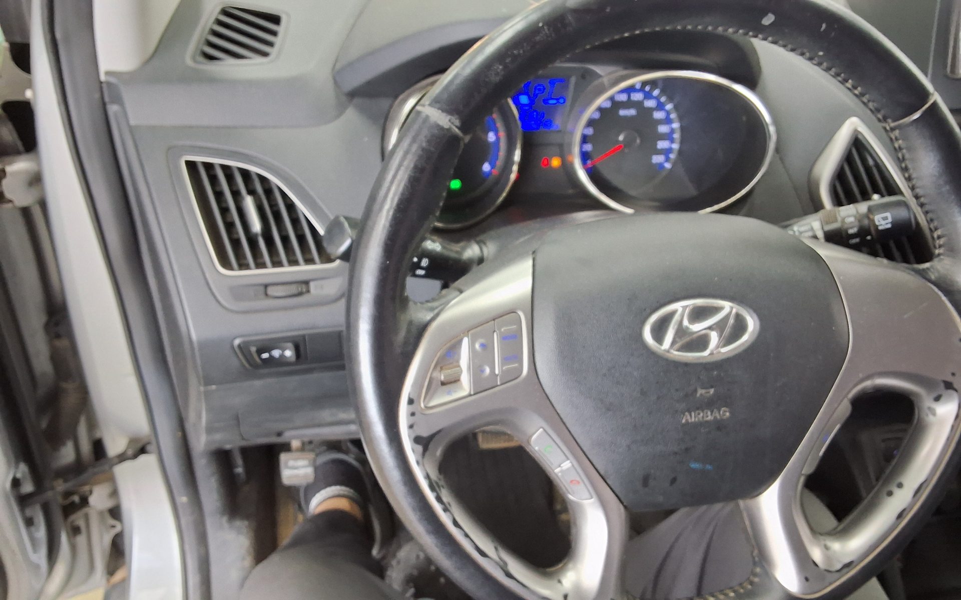 2011 - hyundai tucson