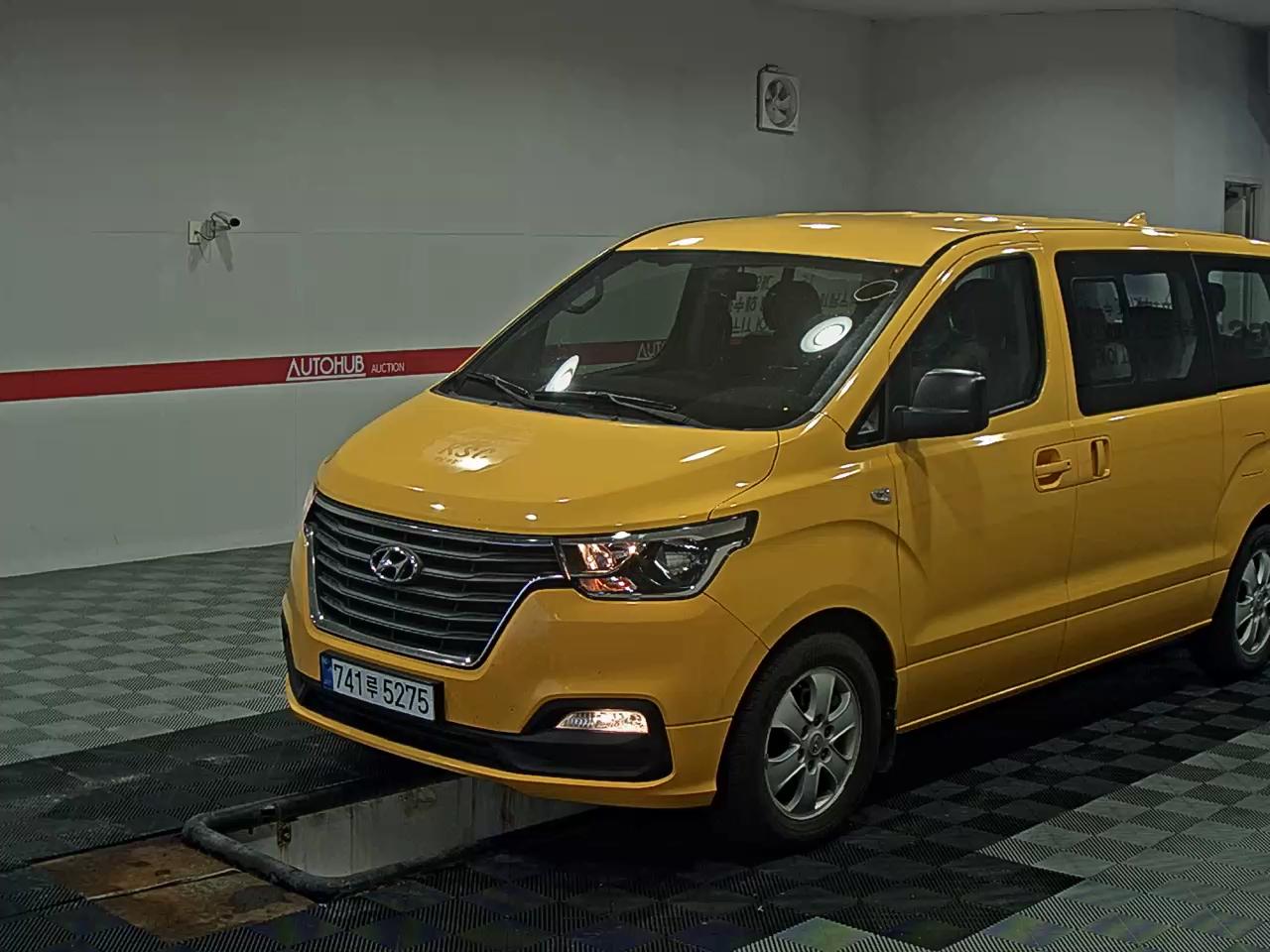 HYUNDAI GRAND STAREX