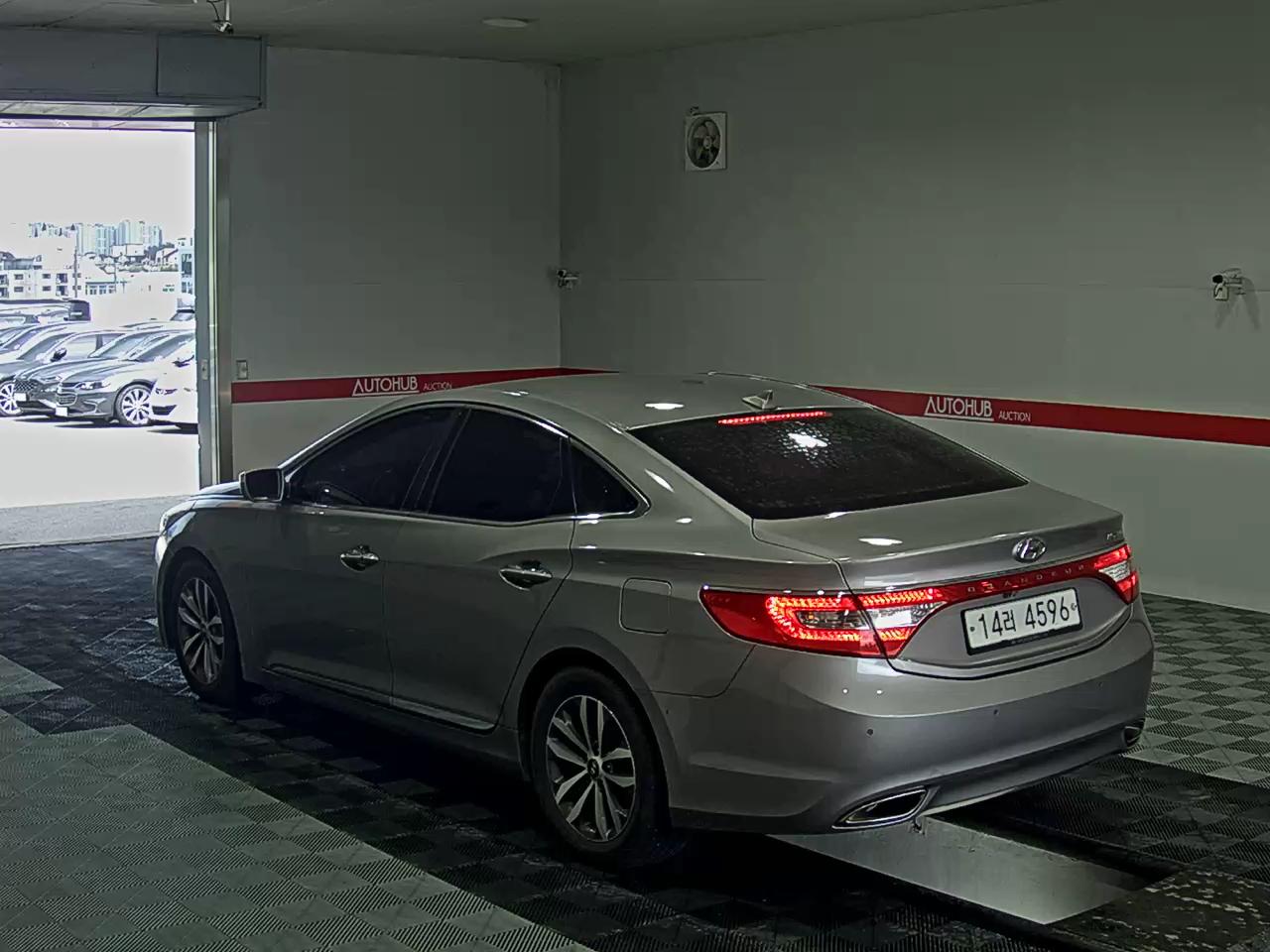 2011 - hyundai grandeur