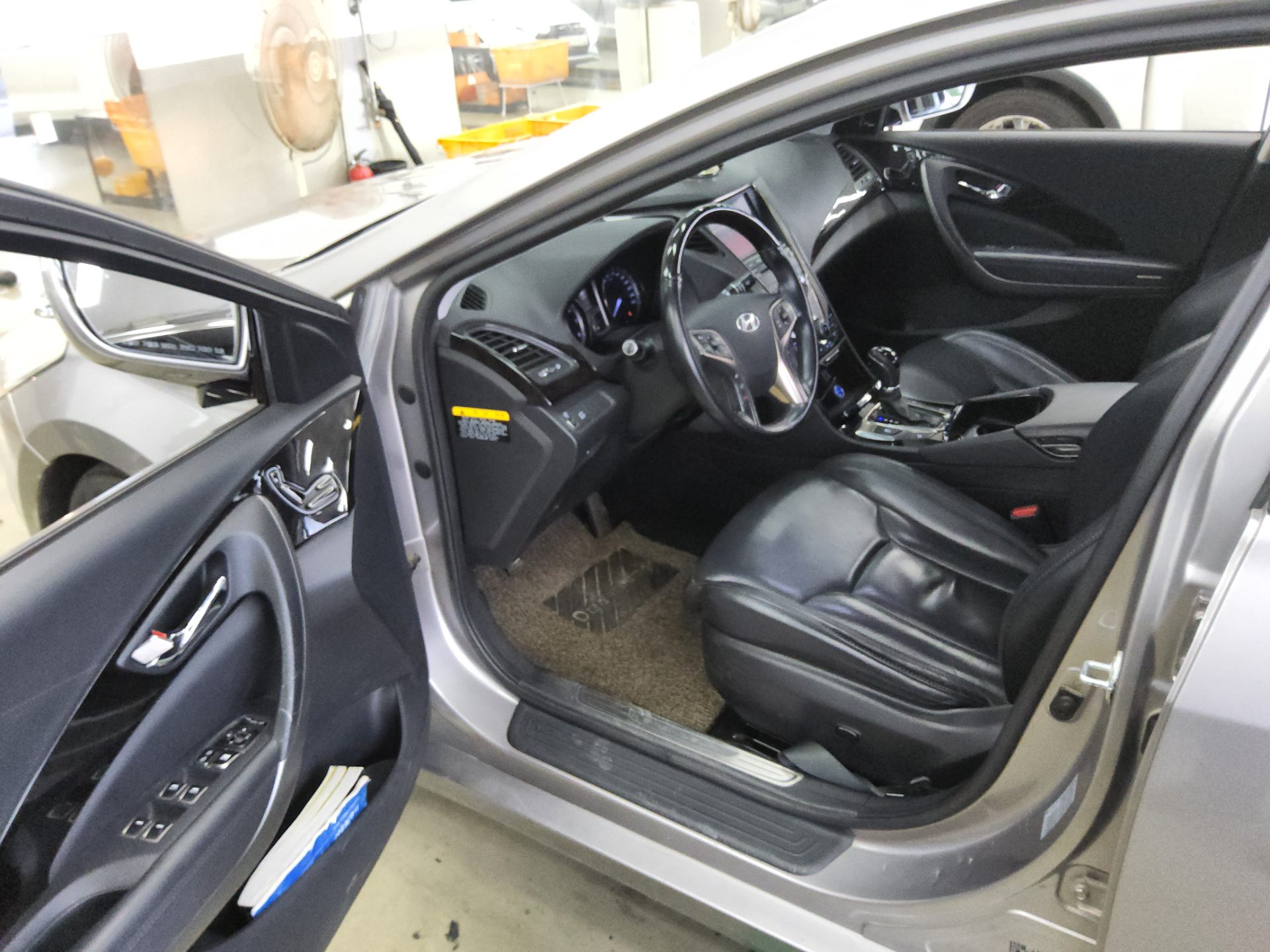 2011 - hyundai grandeur