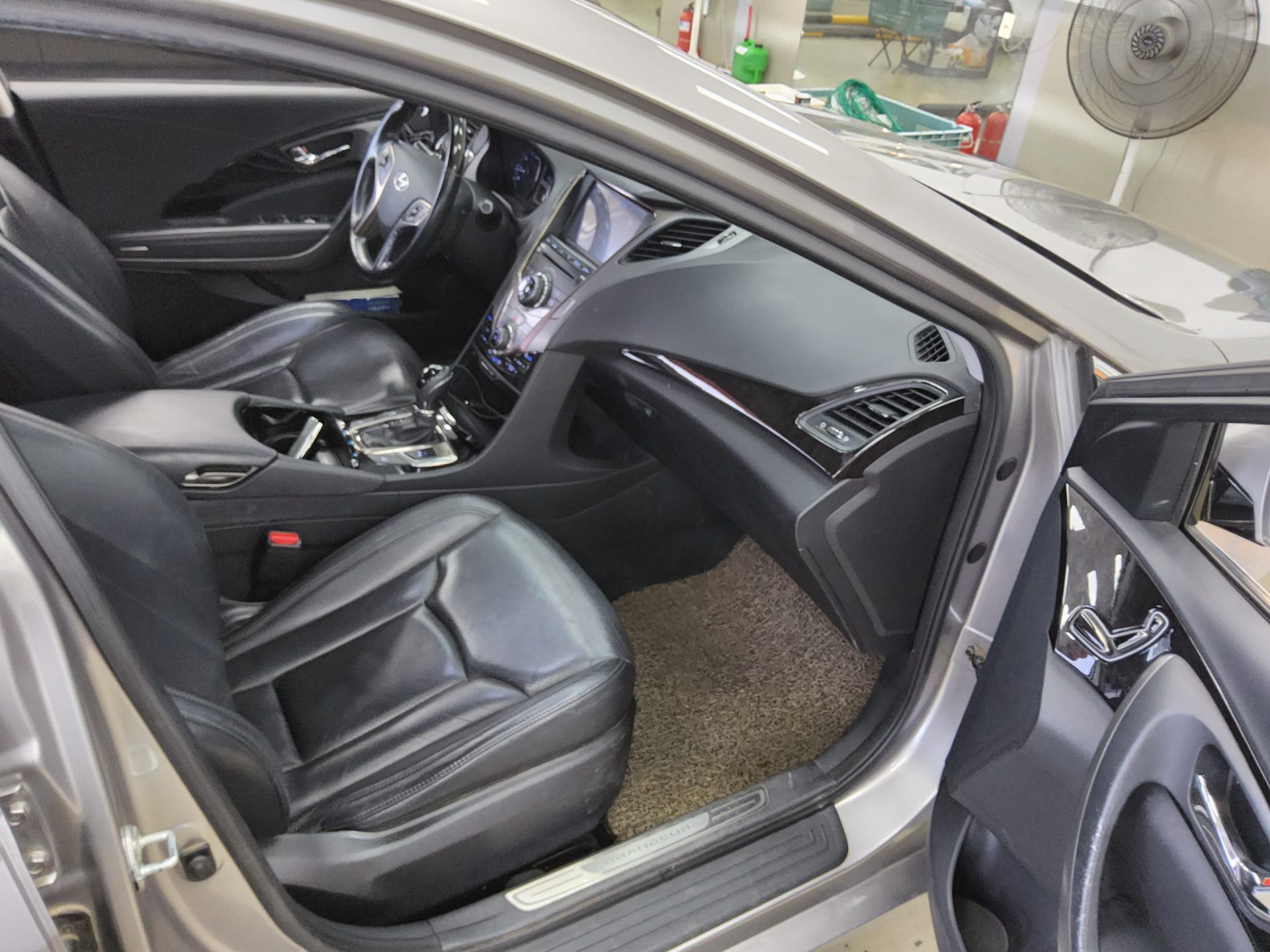 2011 - hyundai grandeur