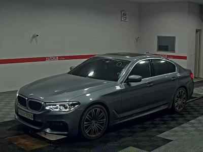 BMW 5 SERIES (7TH GEN) 530i xDrive M PACK