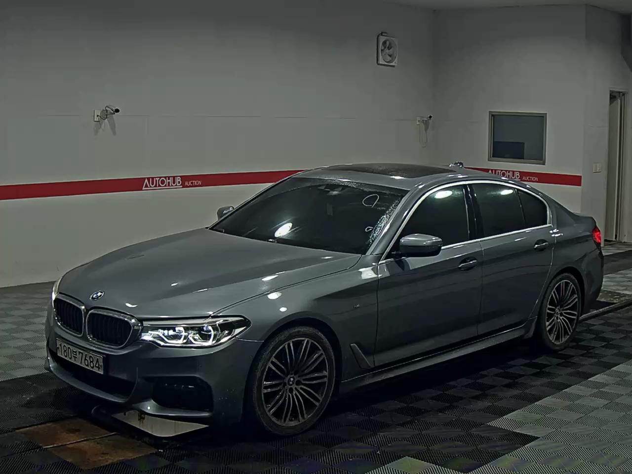 BMW 5 SERIES (7TH GEN) 530i xDrive M PACK