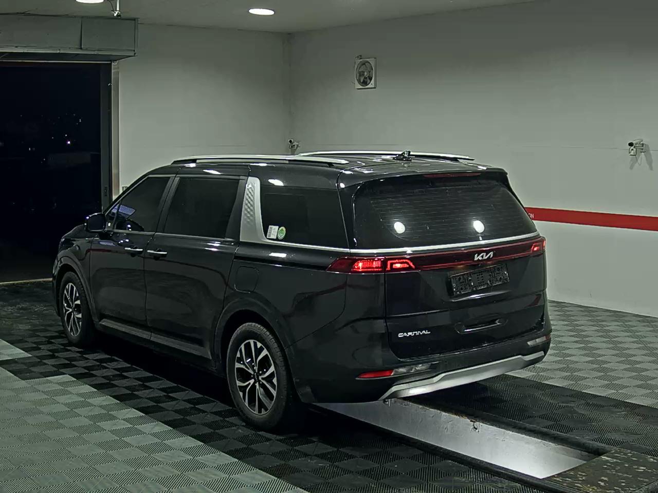 2023 - kia carnival