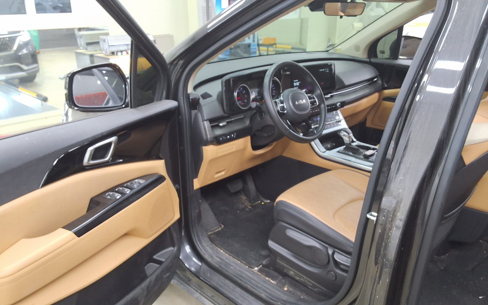 2023 - kia carnival