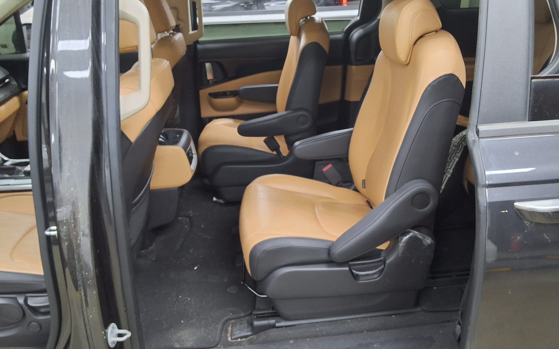 2023 - kia carnival