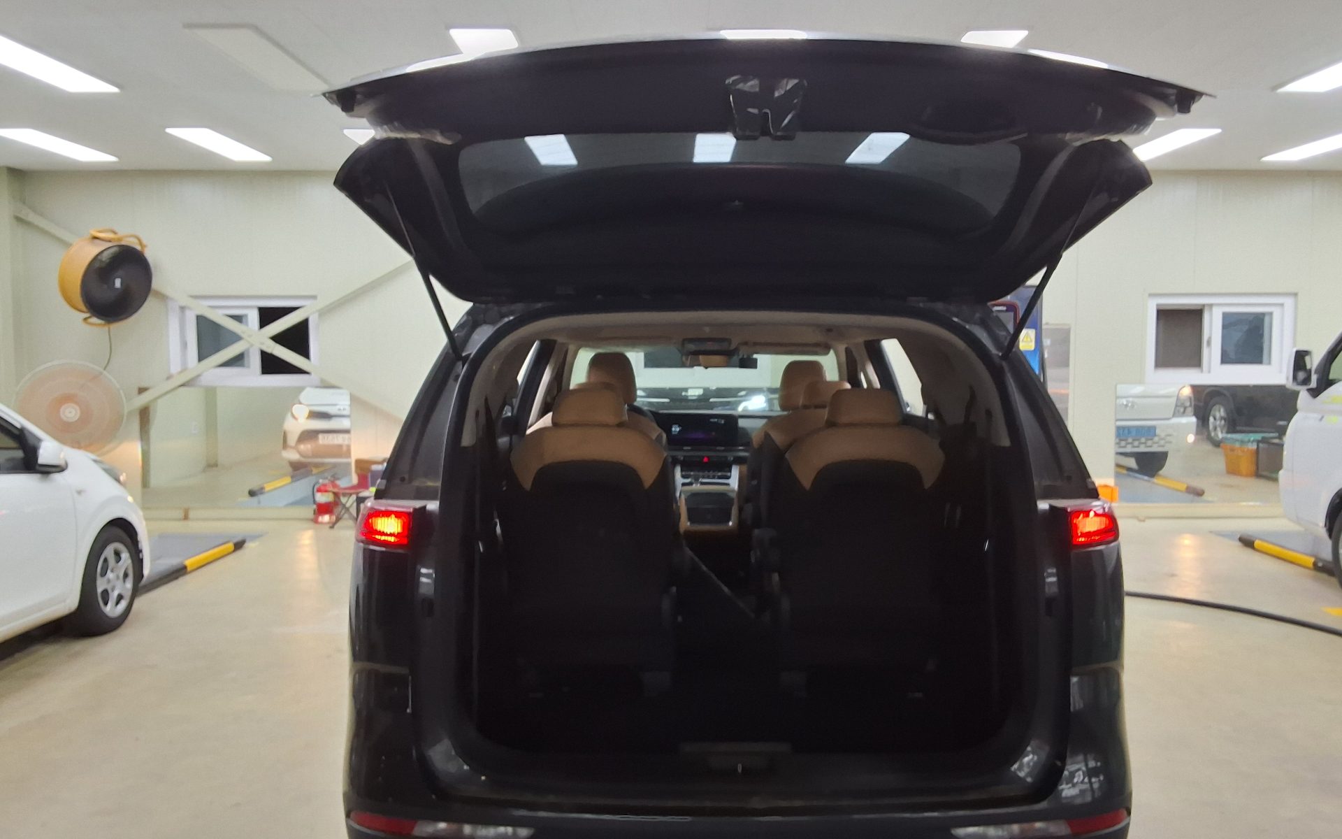 2023 - kia carnival