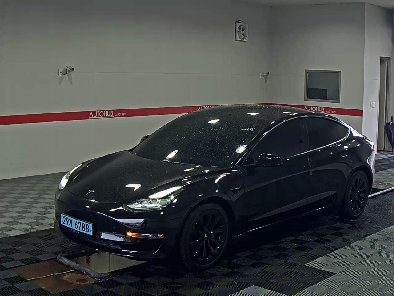 2021 - tesla model 3