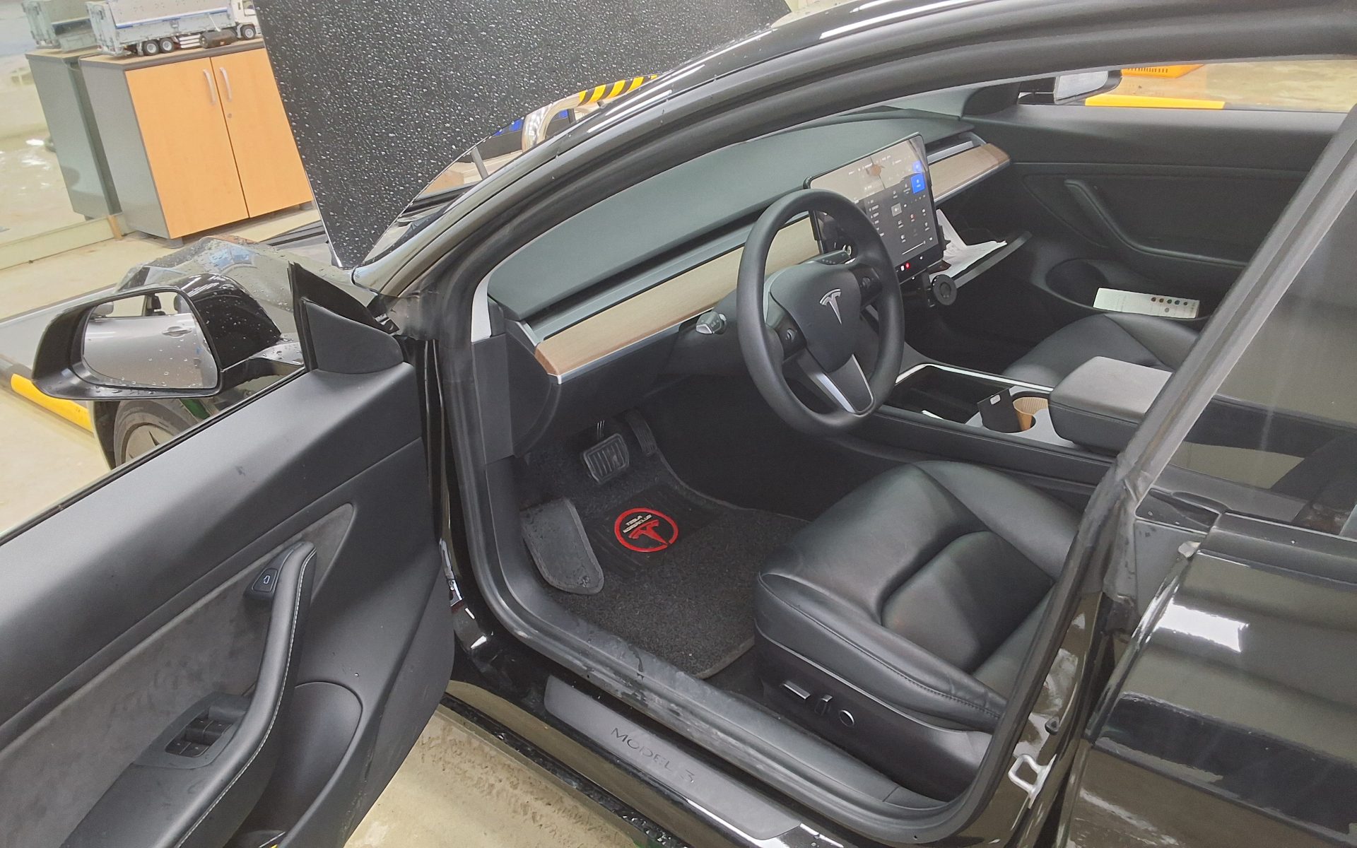 2021 - tesla model 3