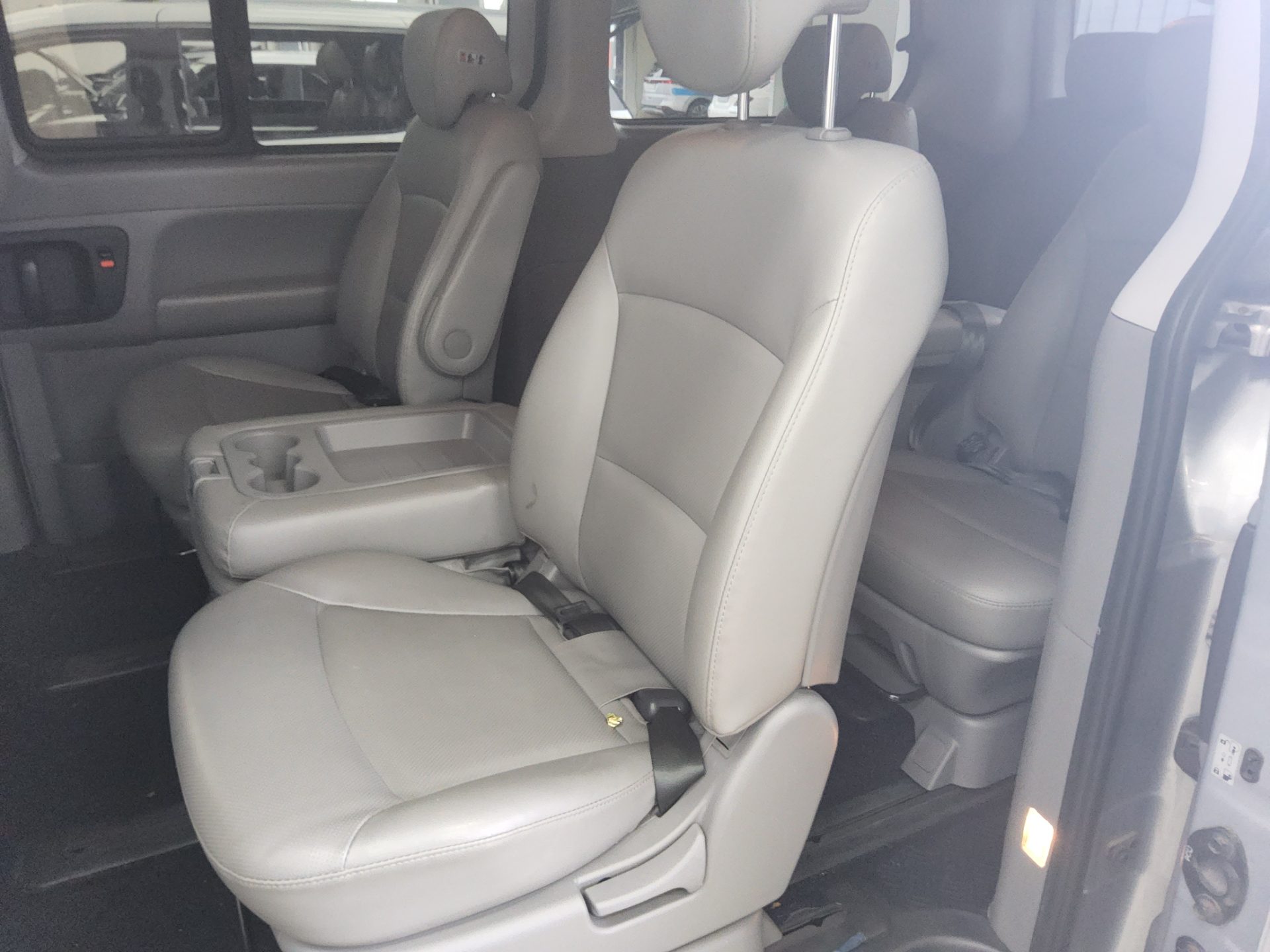 2020 - hyundai grand starex
