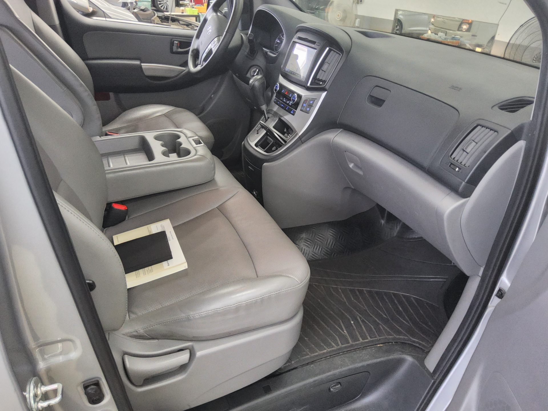 2020 - hyundai grand starex