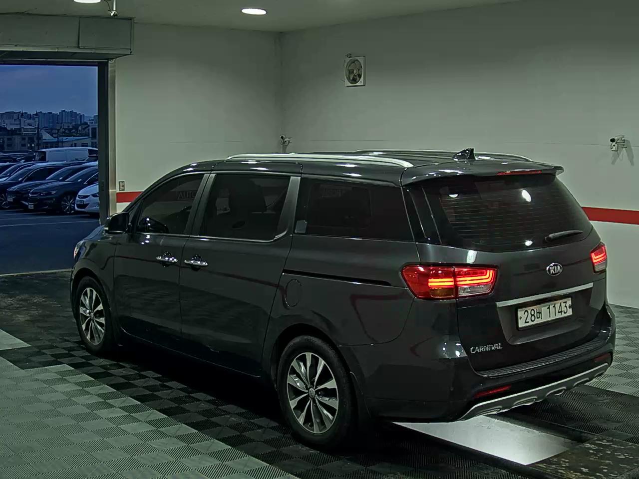 2017 - kia carnival
